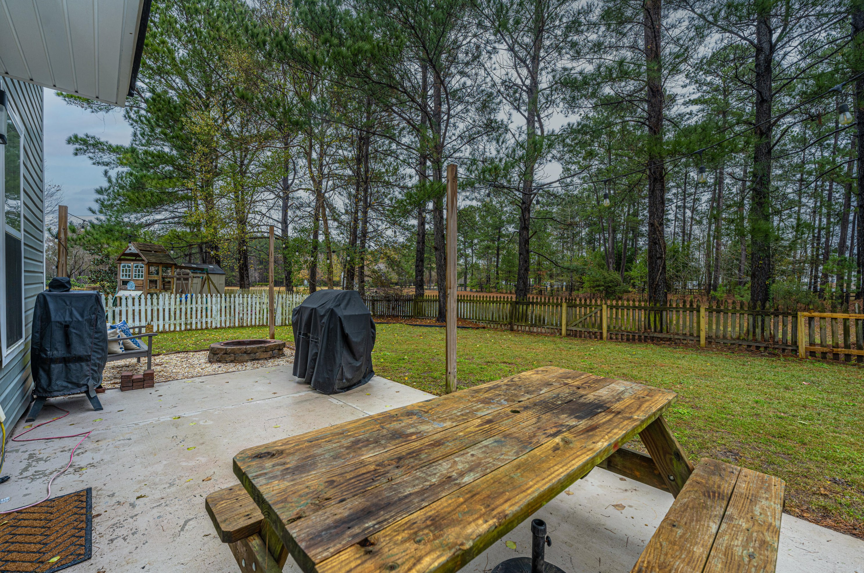 262 Killarney Trl, Moncks Corner SC  29461-8836 exterior