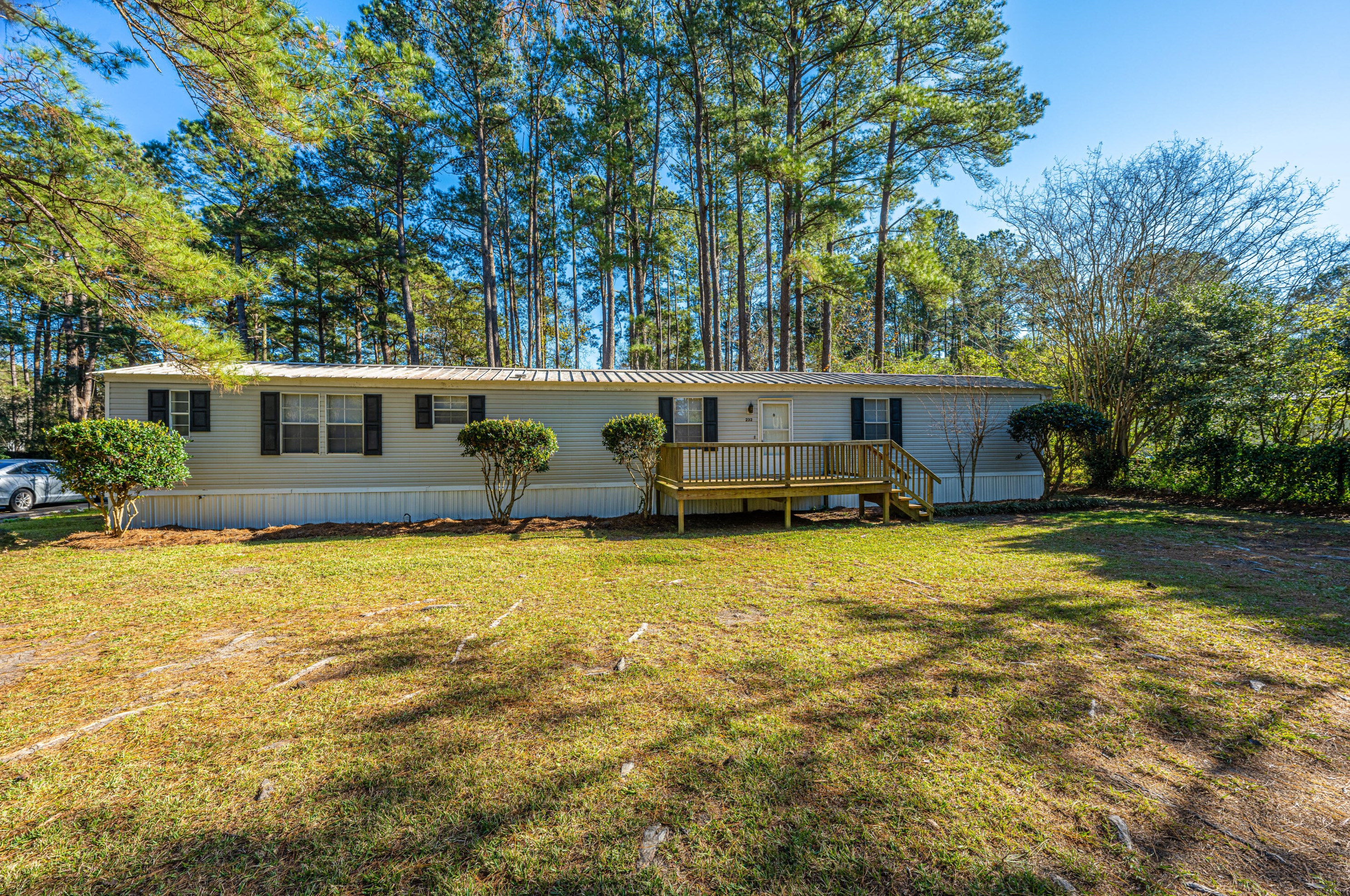 232 Lake Dr, Summerville, SC 29483