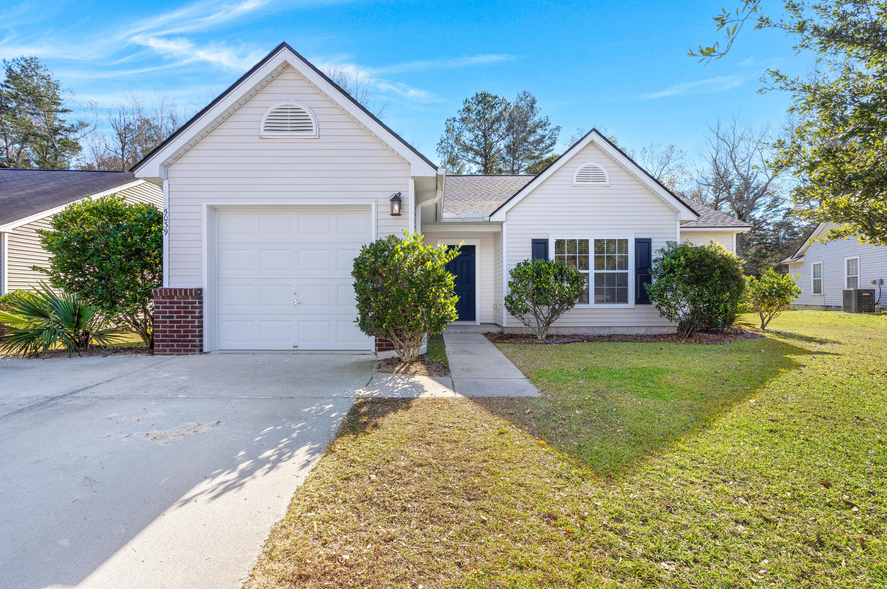 5039 Thornton Dr, Summerville, SC 29485-8895