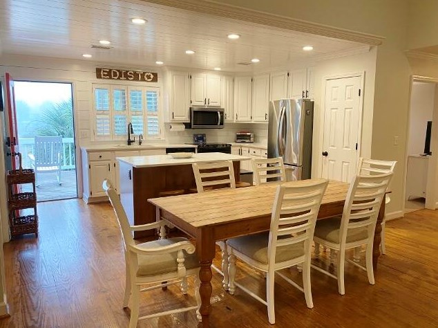 3606 Big Bay Dr, Edisto SC  29438-3702 exterior