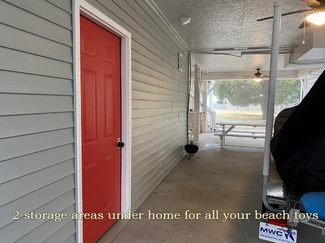 3606 Big Bay Dr, Edisto SC  29438-3702 exterior