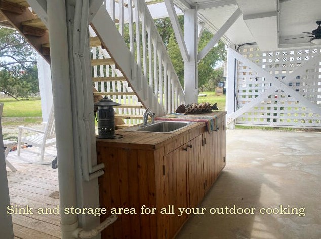 3606 Big Bay Dr, Edisto SC  29438-3702 exterior