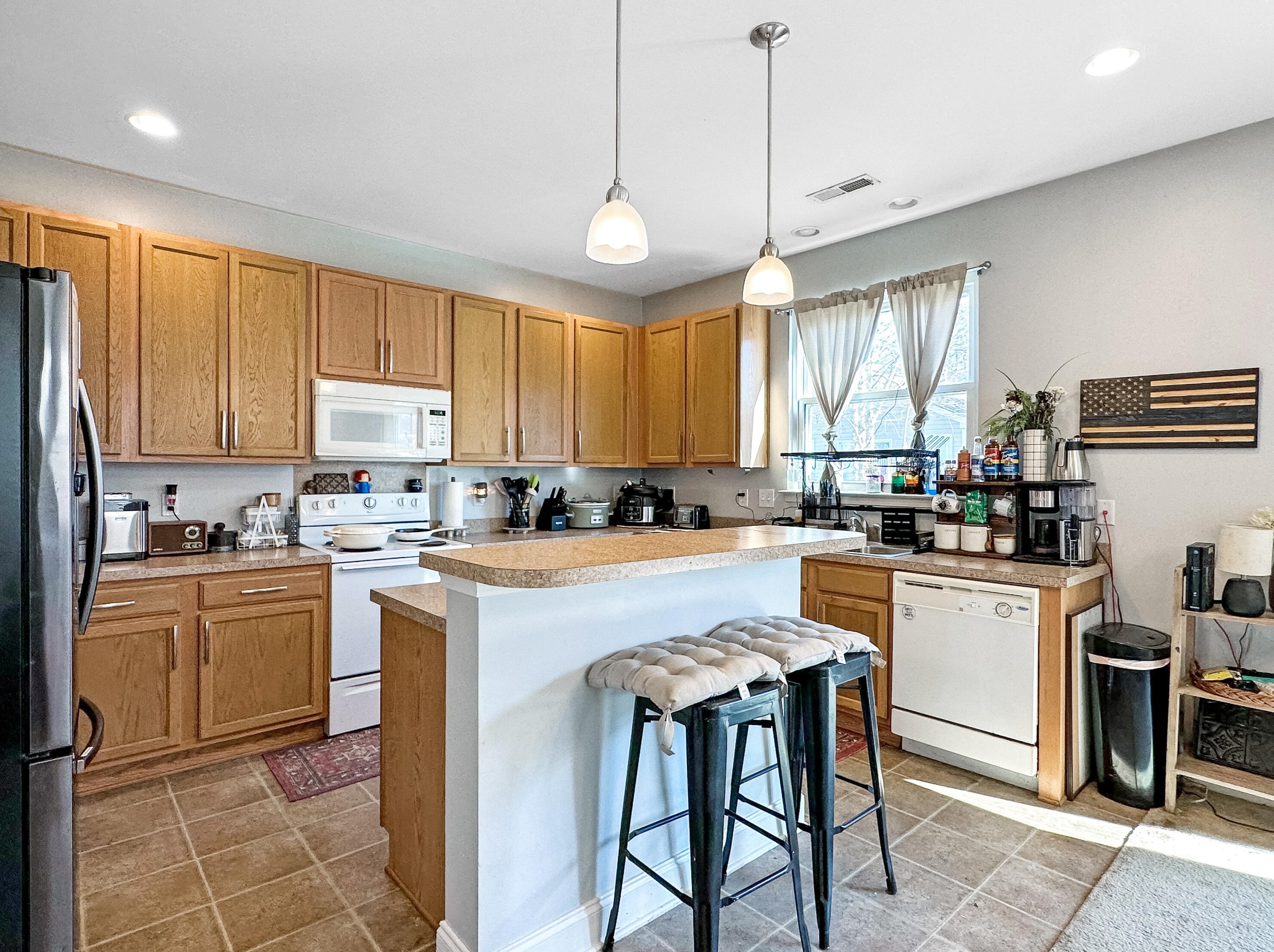 8816 Kellum Dr, Charleston SC  29420-8363 exterior