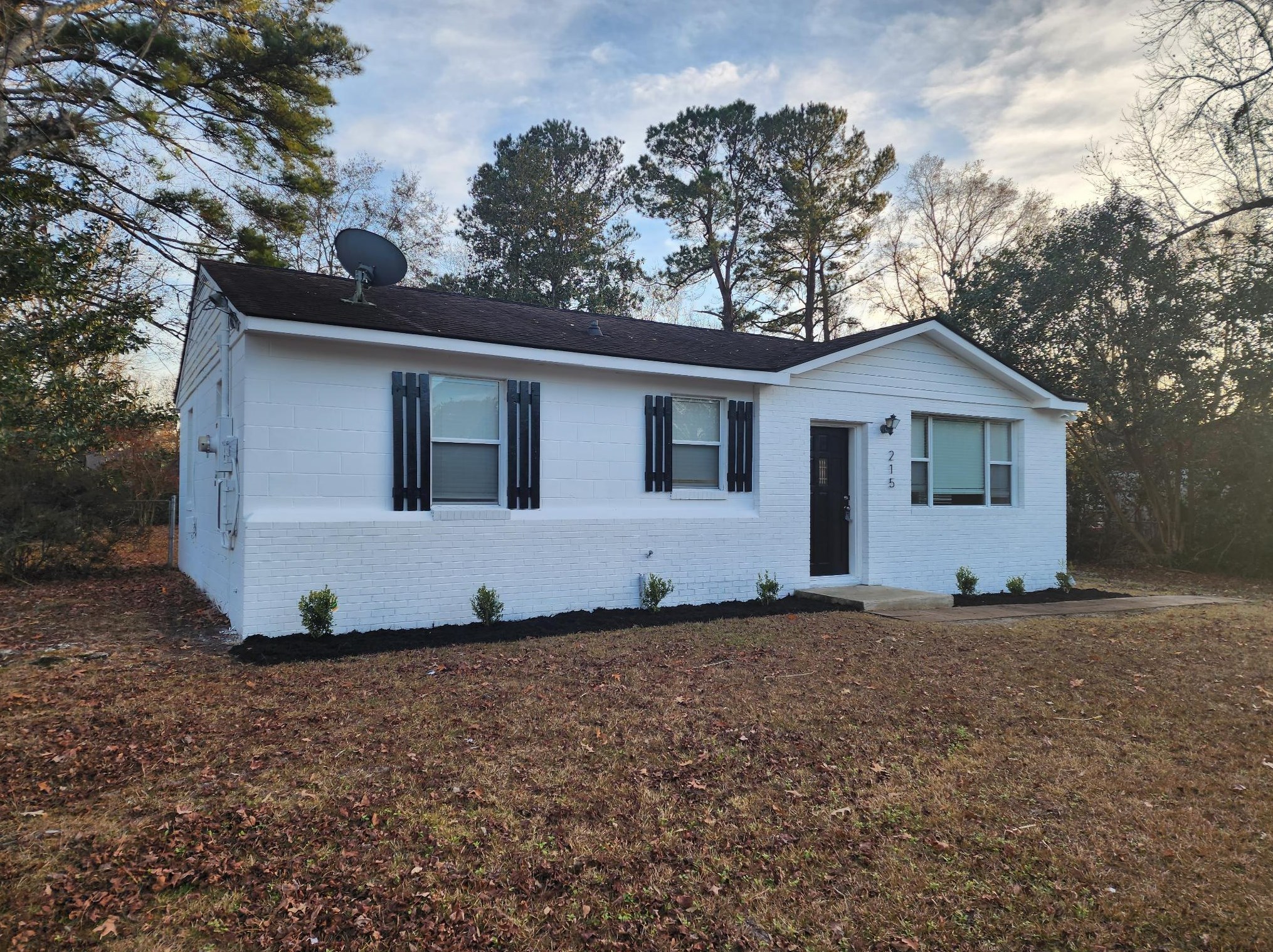 215 Laurel Ave, Charleston, SC 29445-3024