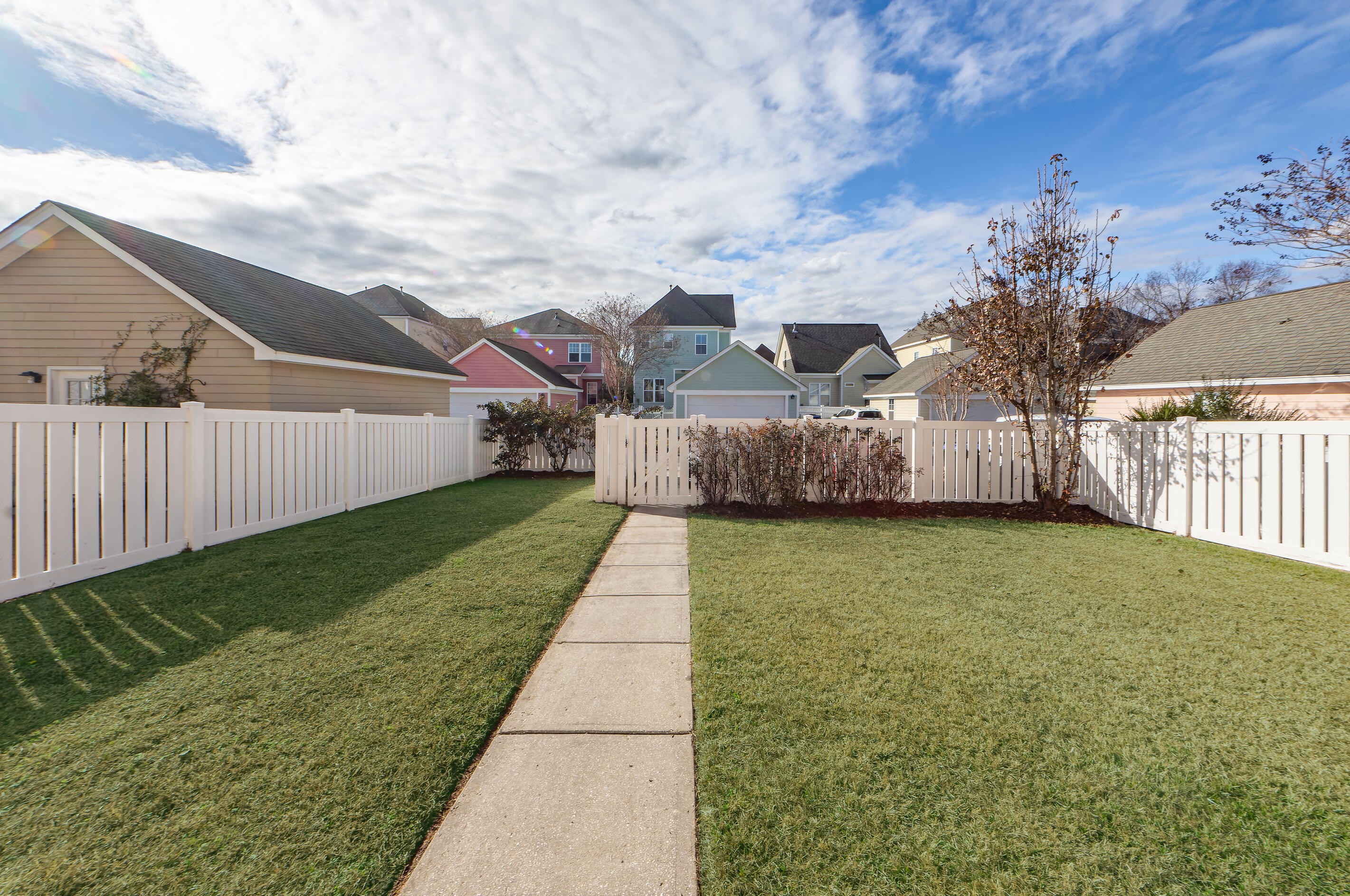208 Dandelion St, Summerville SC  29483-5556 exterior