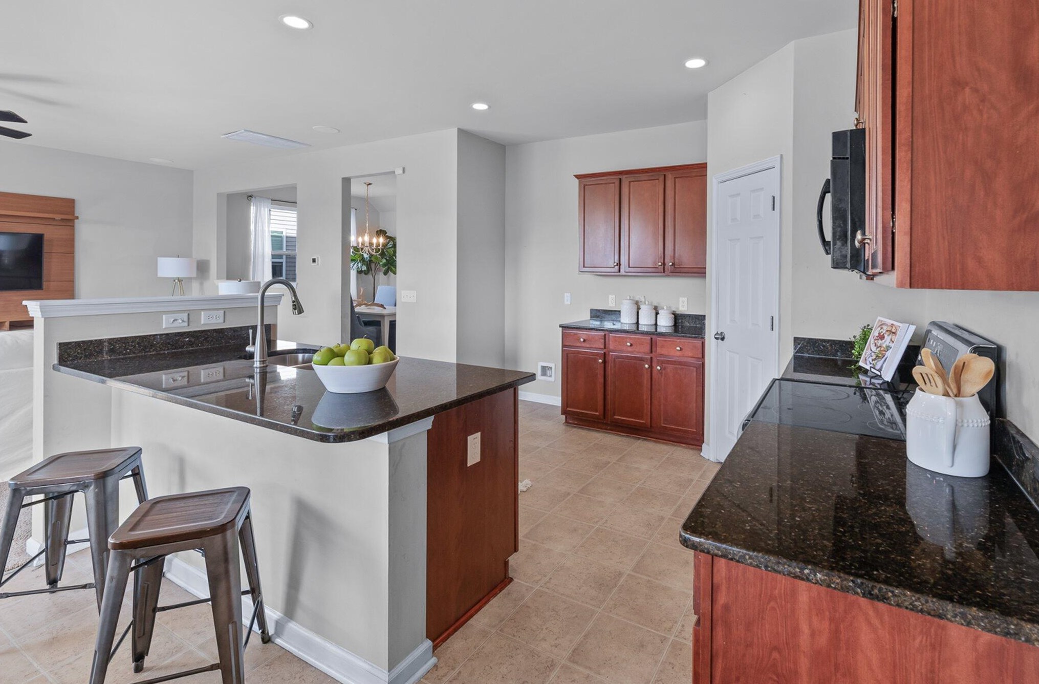 335 Peters Creek Dr, Summerville SC  29483-5341 exterior