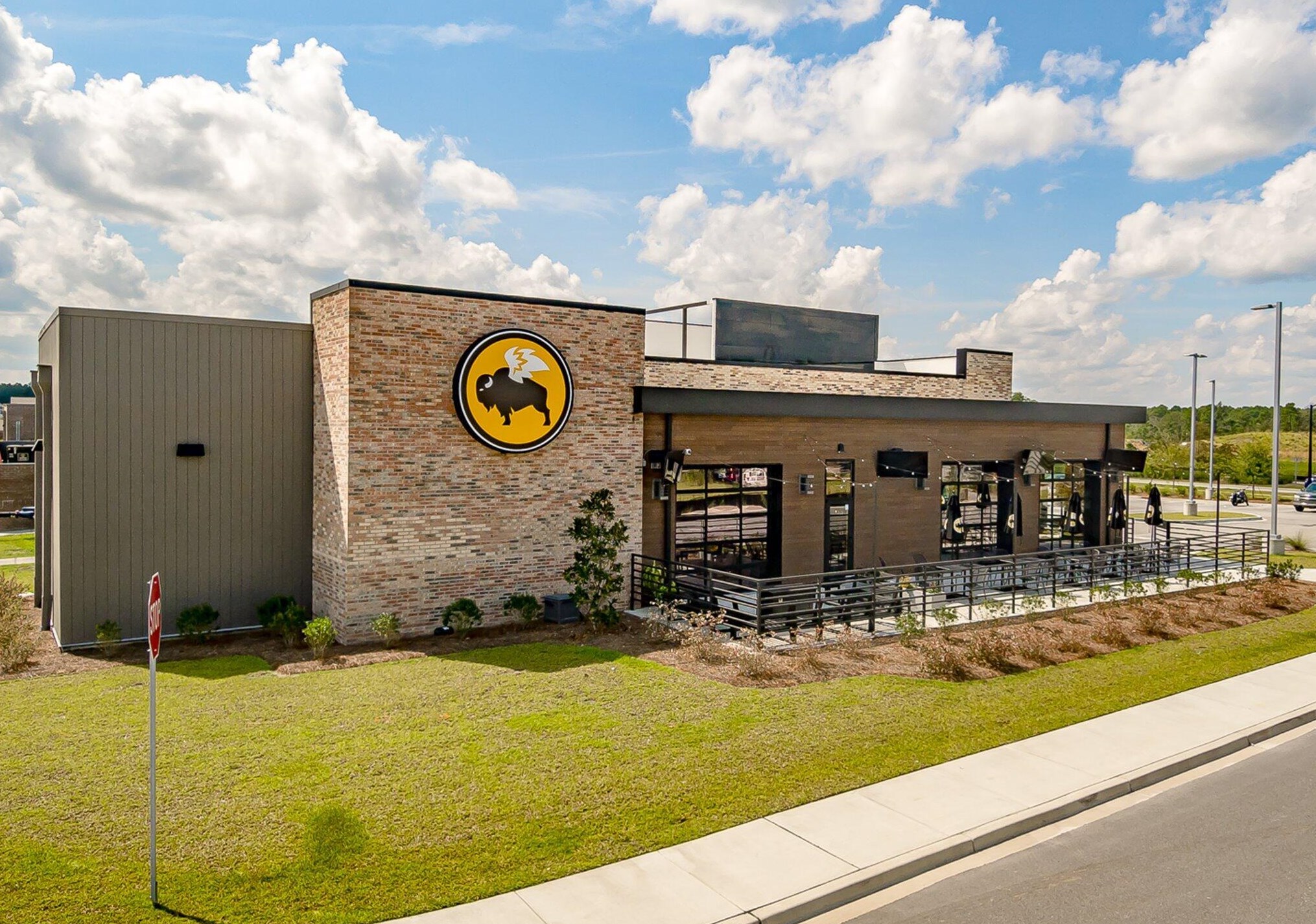 335 Peters Creek Dr, Summerville SC  29483-5341 exterior