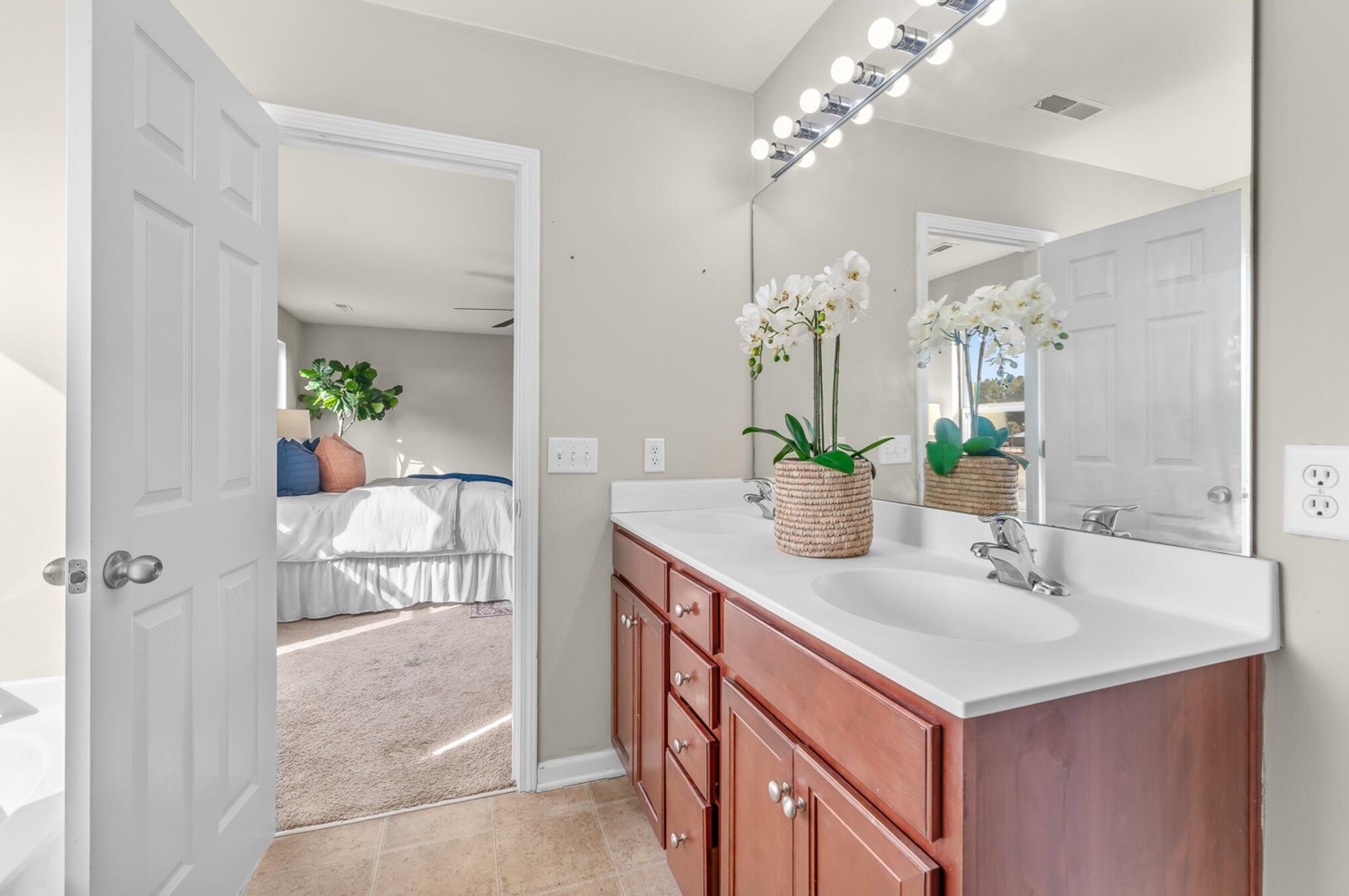 335 Peters Creek Dr, Summerville SC  29483-5341 exterior