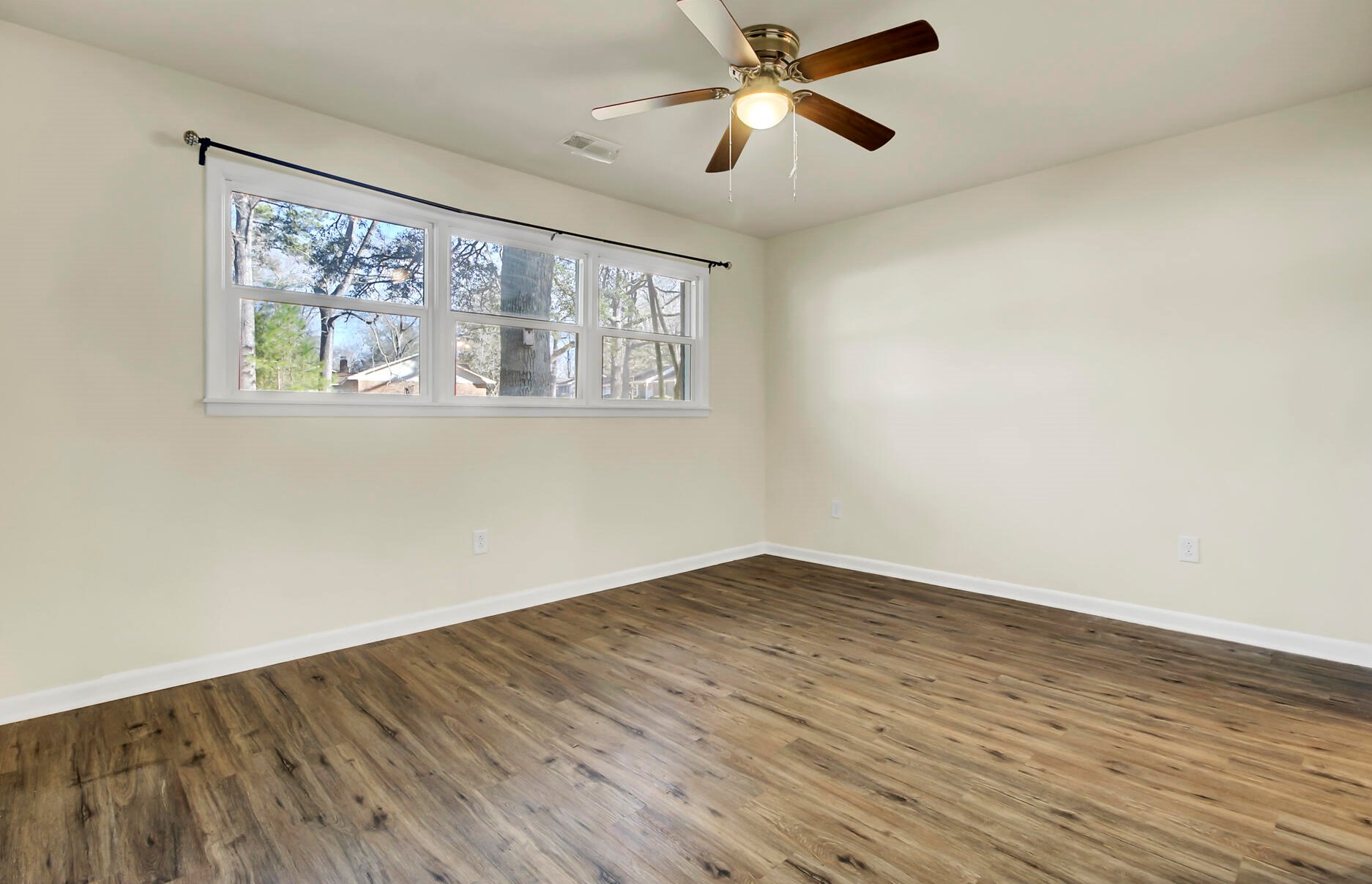202 Pointer Dr, Summerville SC  29485-5126 exterior