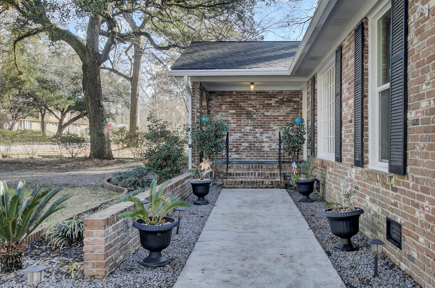 202 Pointer Dr, Summerville SC  29485-5126 exterior