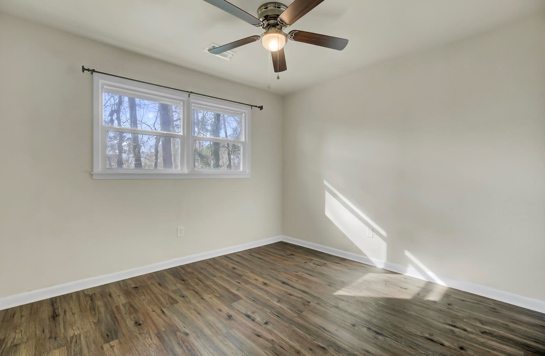 202 Pointer Dr, Summerville SC  29485-5126 exterior