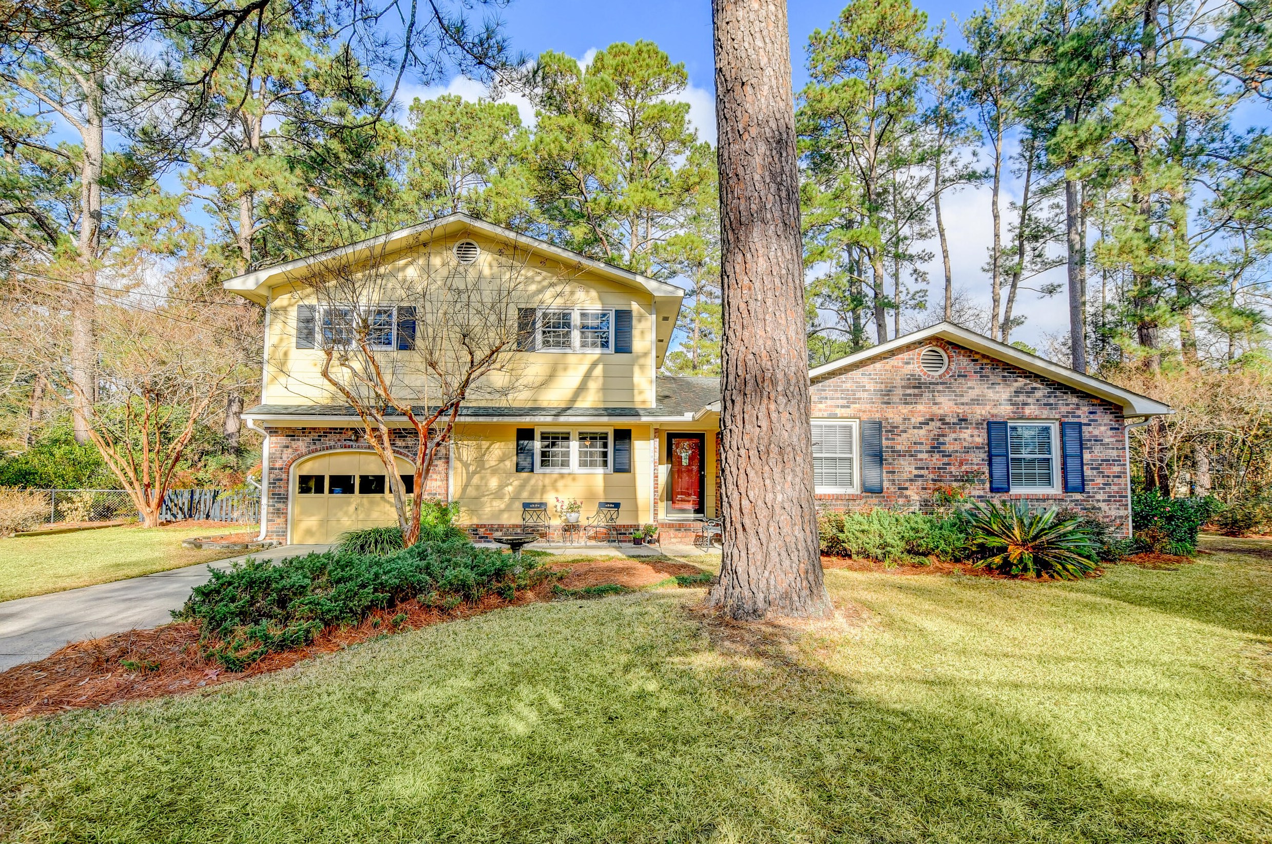 709 Old Golf Rd, Summerville, SC 29483