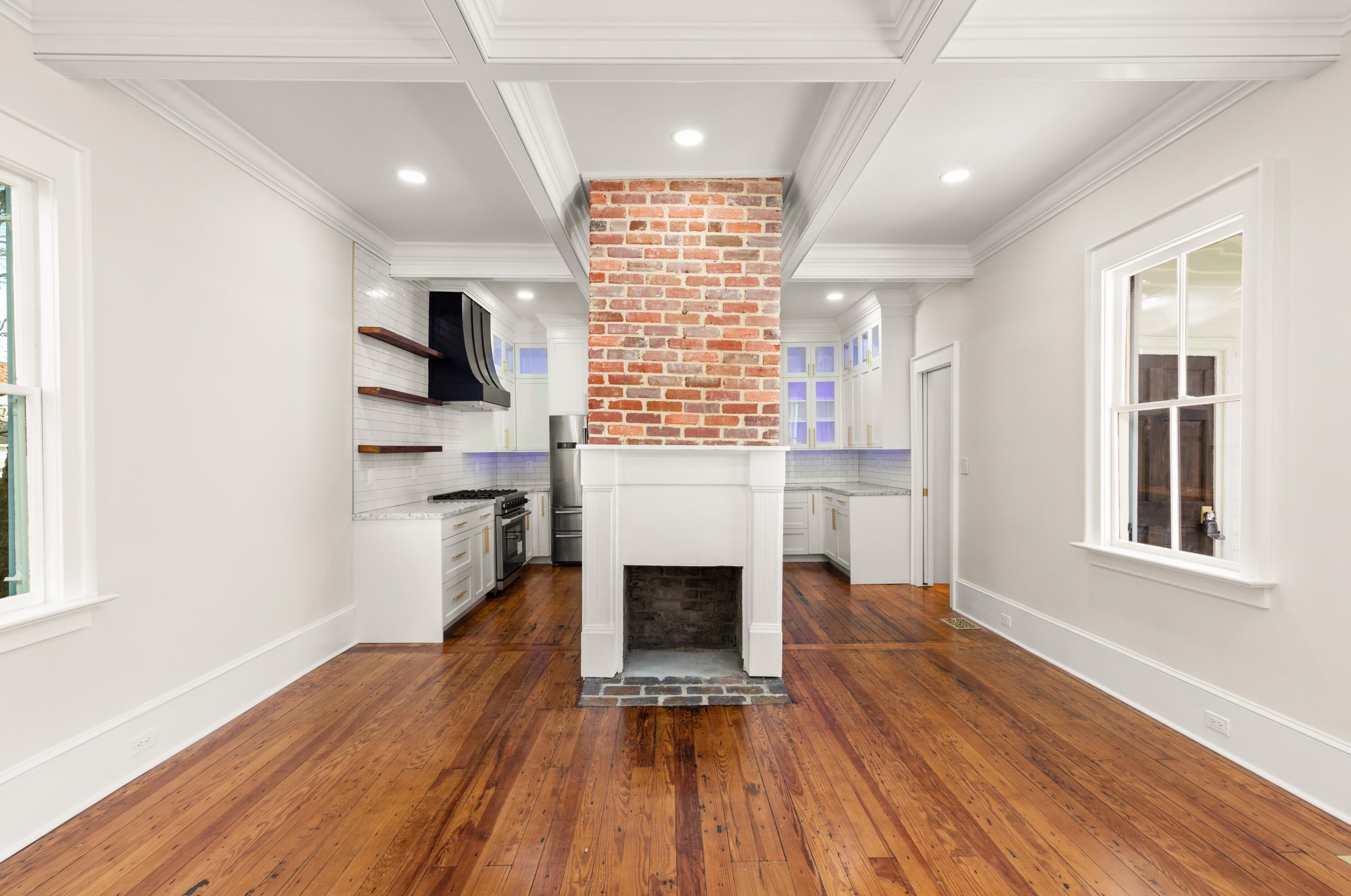 327 Sumter St, Charleston SC  29403-4612 exterior