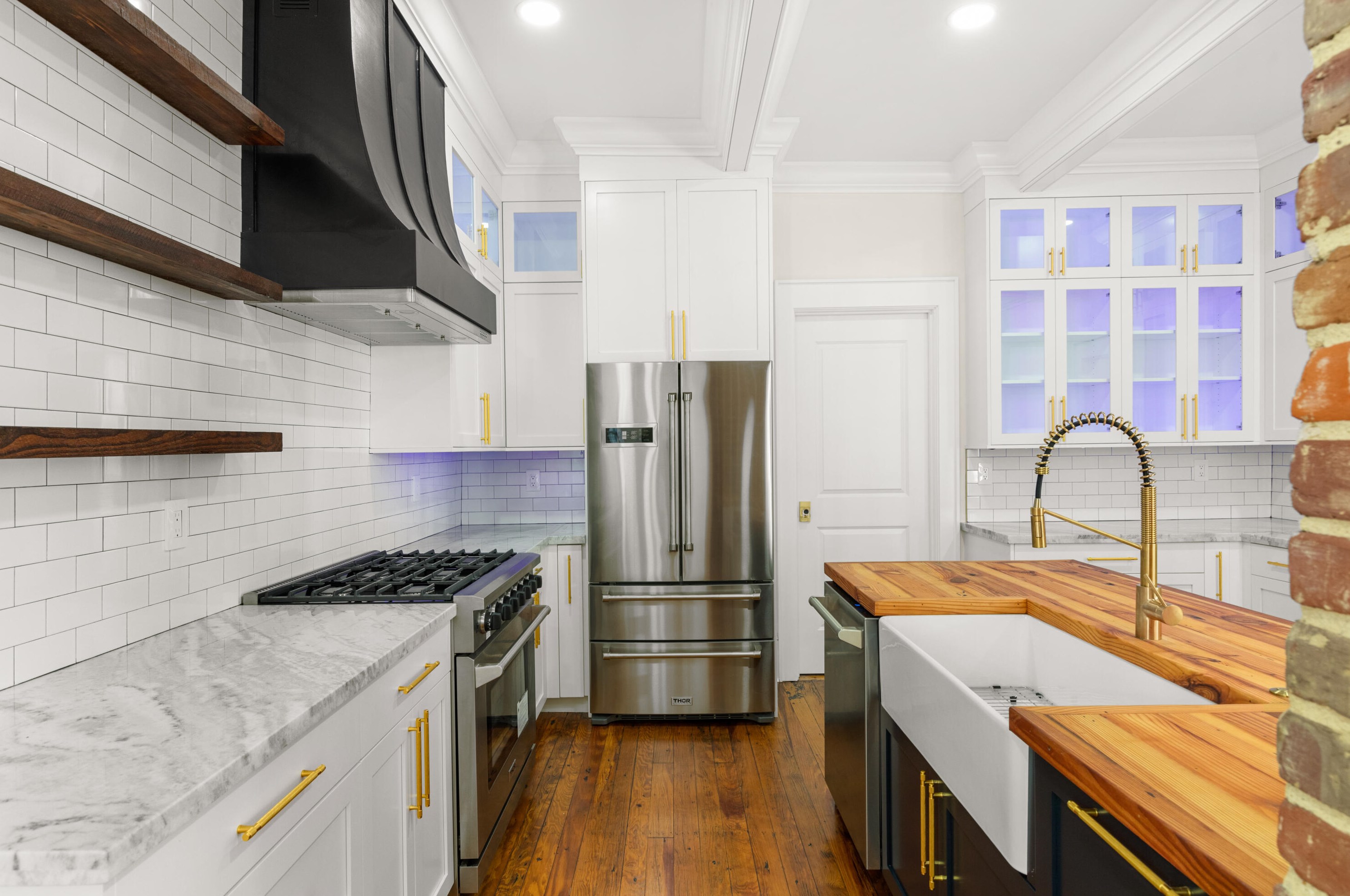 327 Sumter St, Charleston SC  29403-4612 exterior