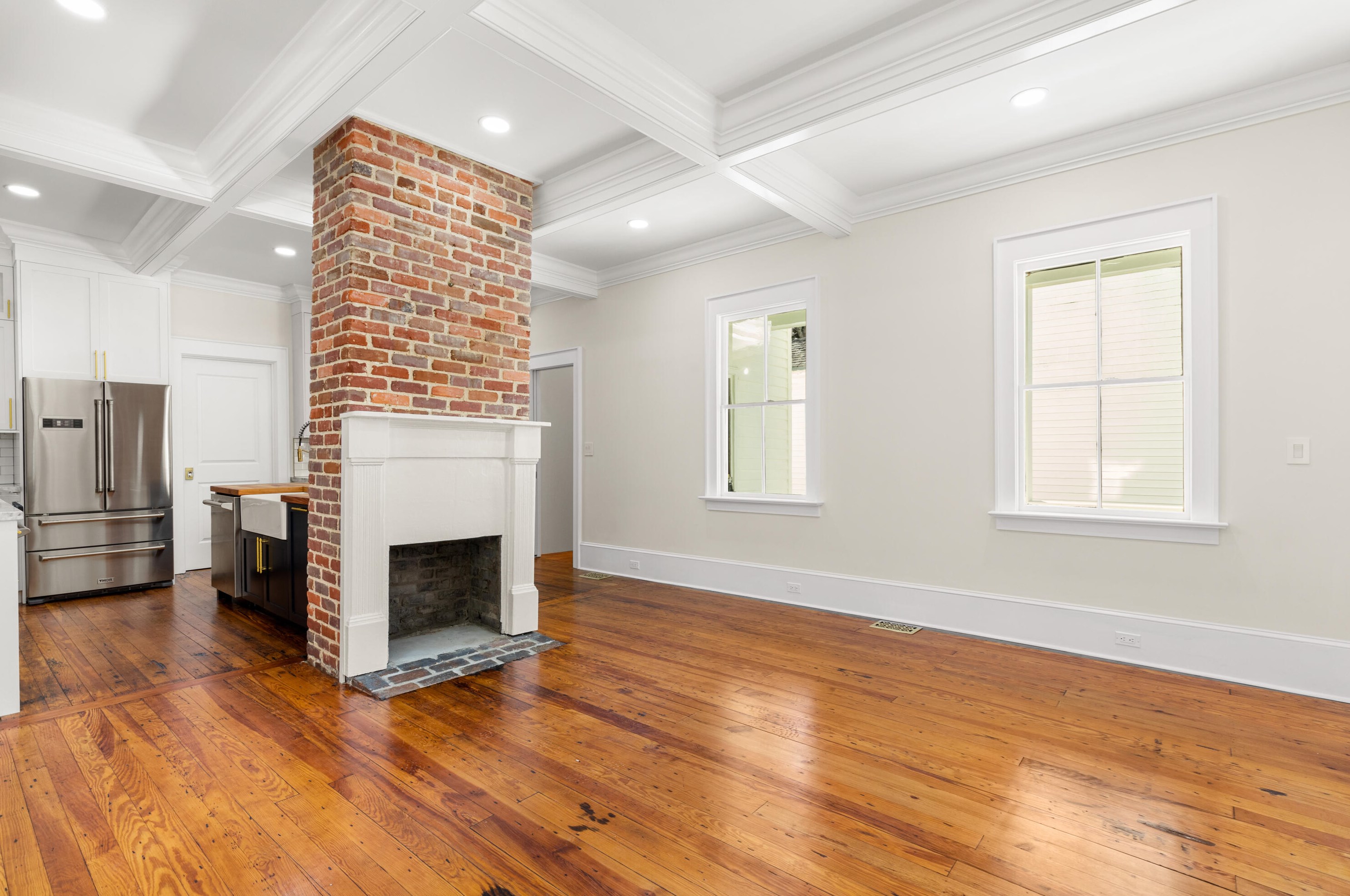 327 Sumter St, Charleston SC  29403-4612 exterior