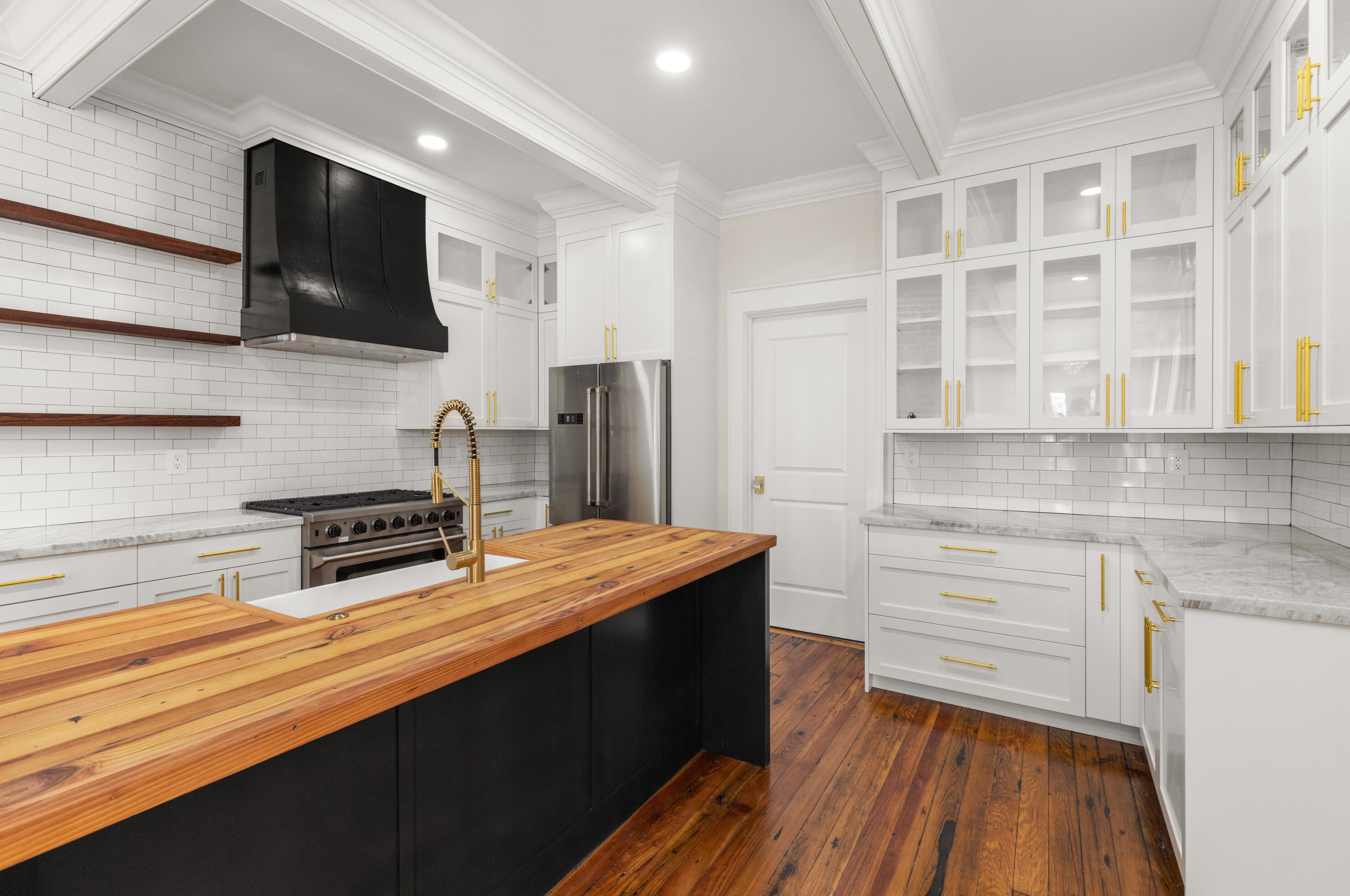 327 Sumter St, Charleston SC  29403-4612 exterior