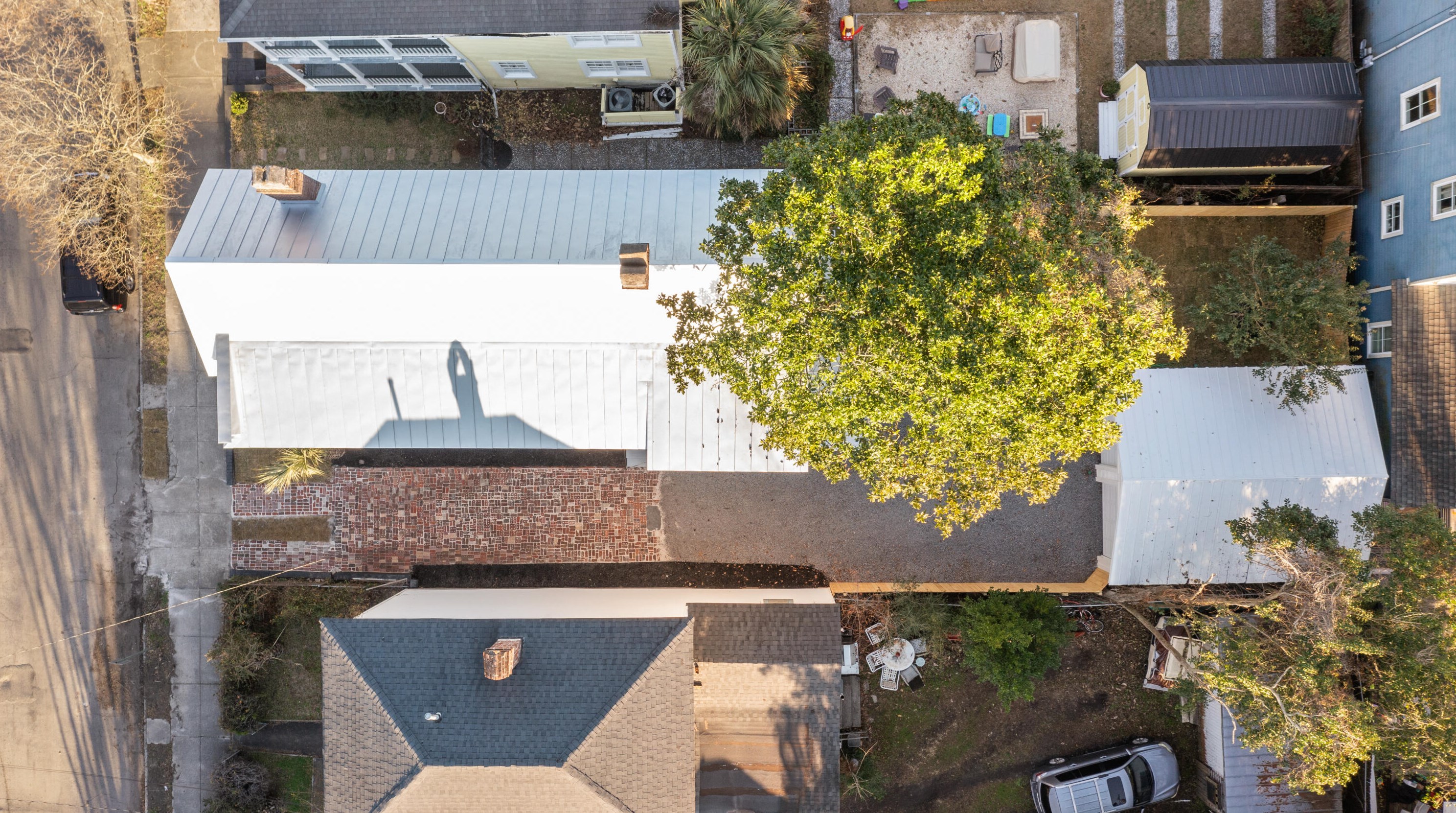 327 Sumter St, Charleston SC  29403-4612 exterior