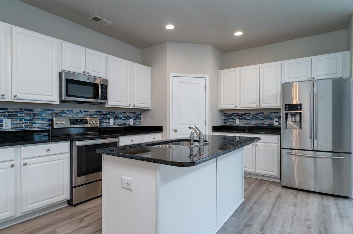 186 Hyrne Dr, Charleston SC  29445-7331 exterior