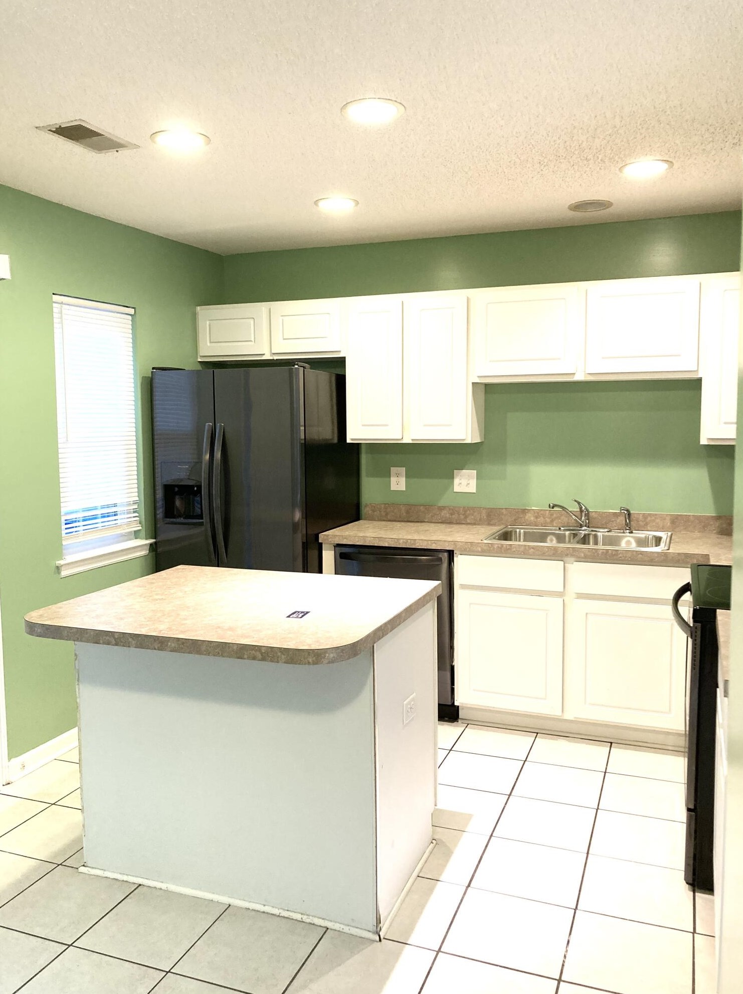 8140 Shadow Oak Dr, Charleston SC  29406-9577 exterior
