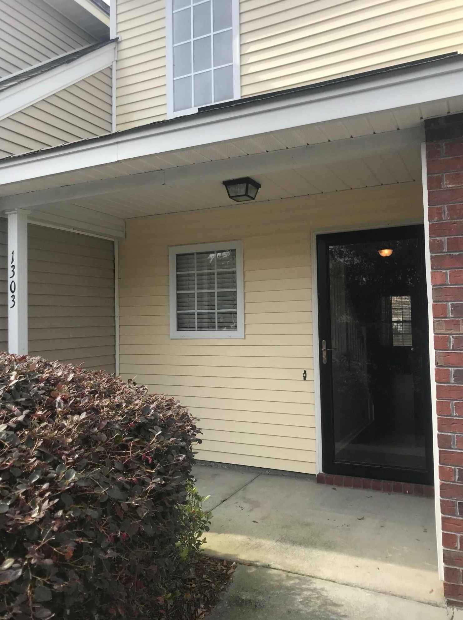 1303 Yellow Hawthorn Cir, Summerville, SC 29483