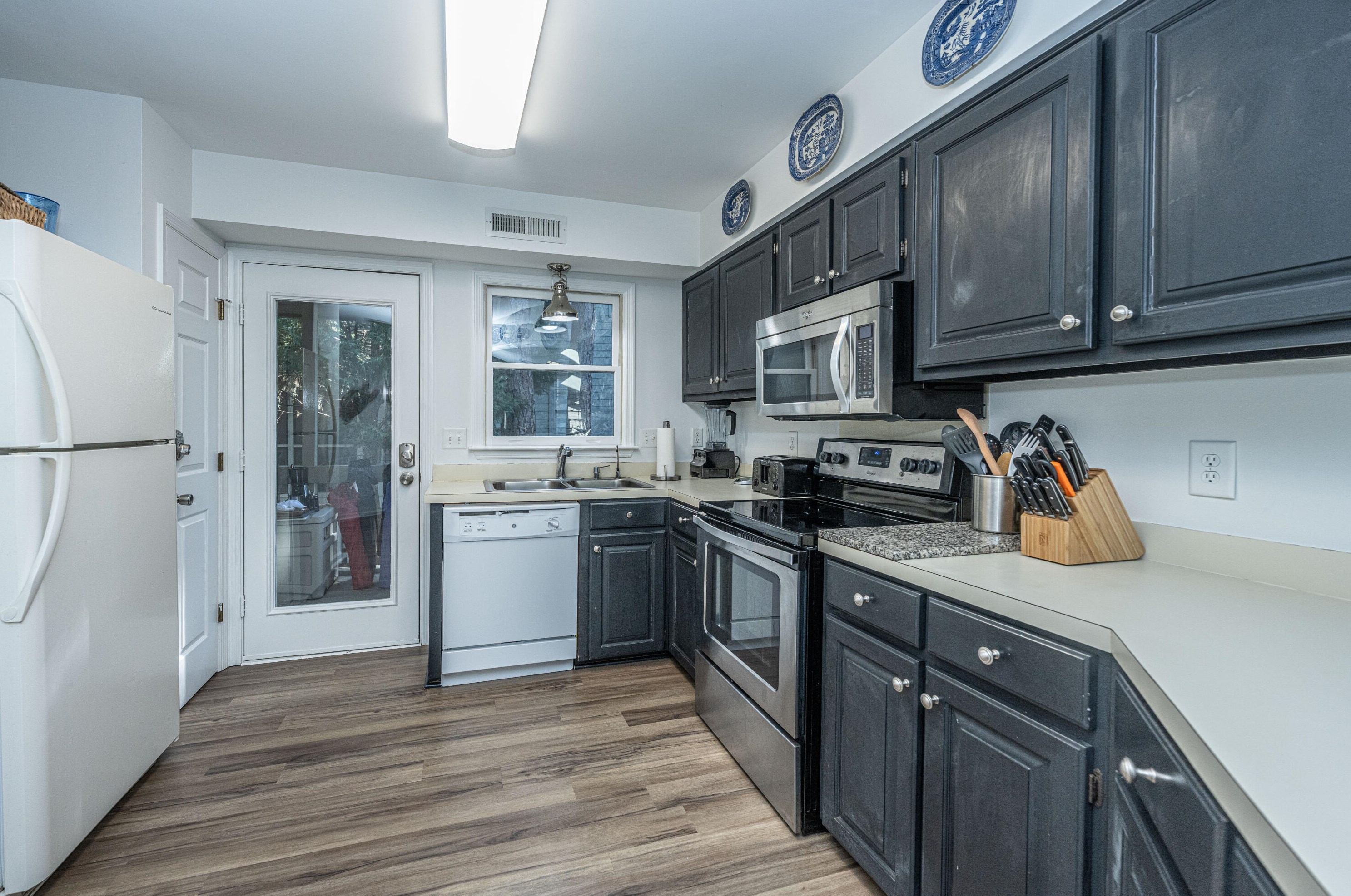 898 Fairway Dr, Edisto SC  29438-3647 exterior