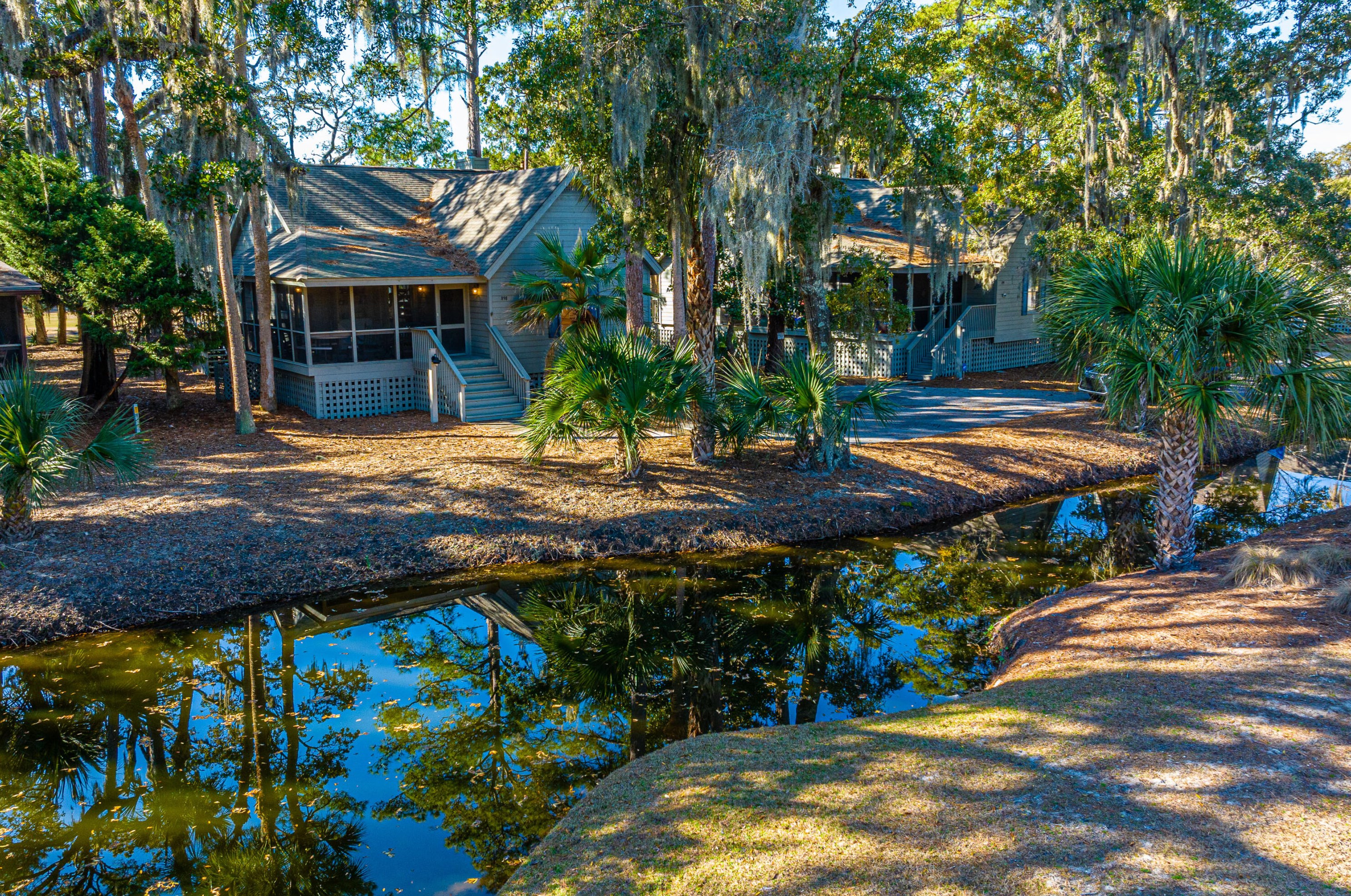 898 Fairway Dr, Edisto SC  29438-3647 exterior