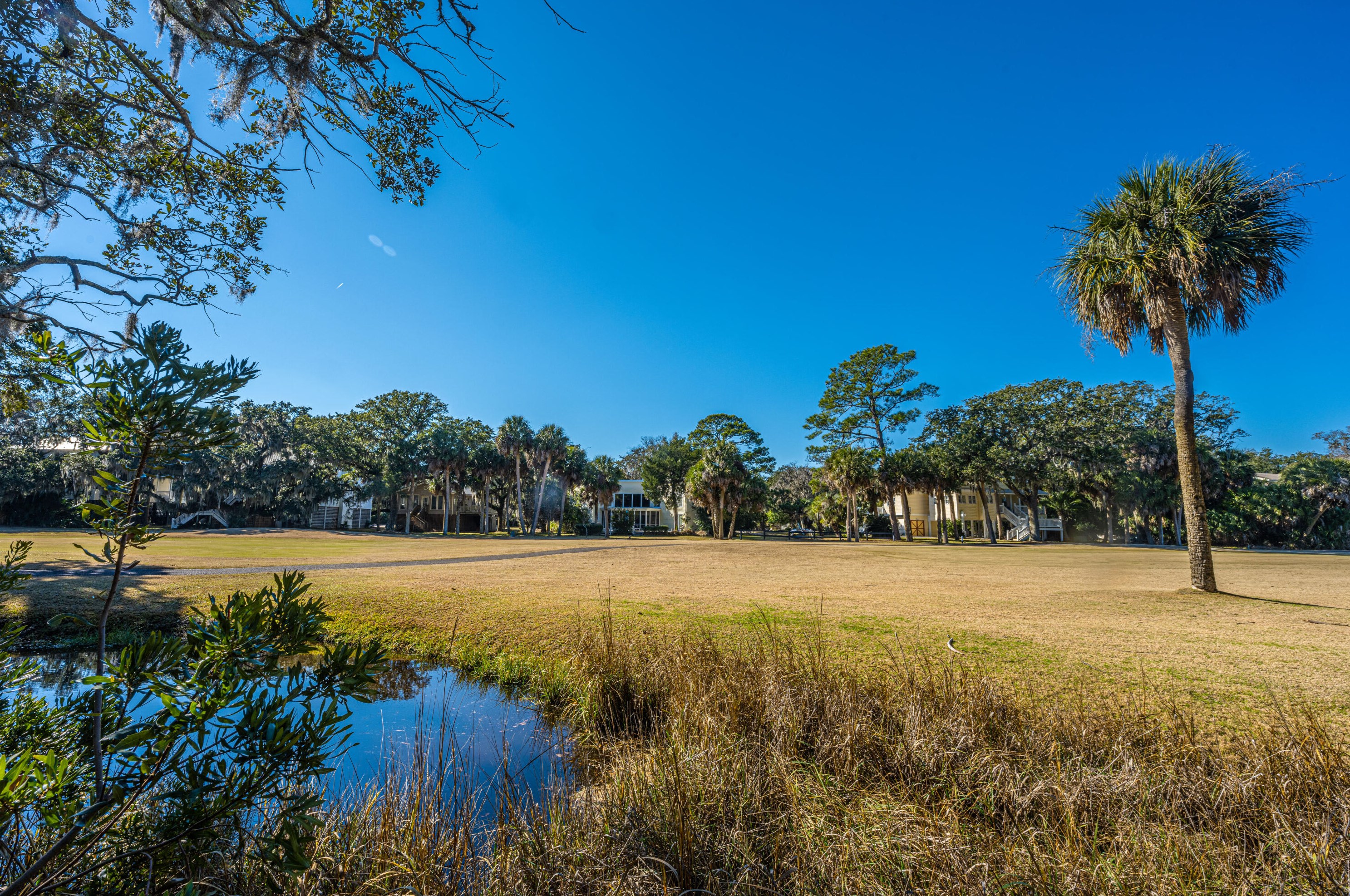 898 Fairway Dr, Edisto SC  29438-3647 exterior