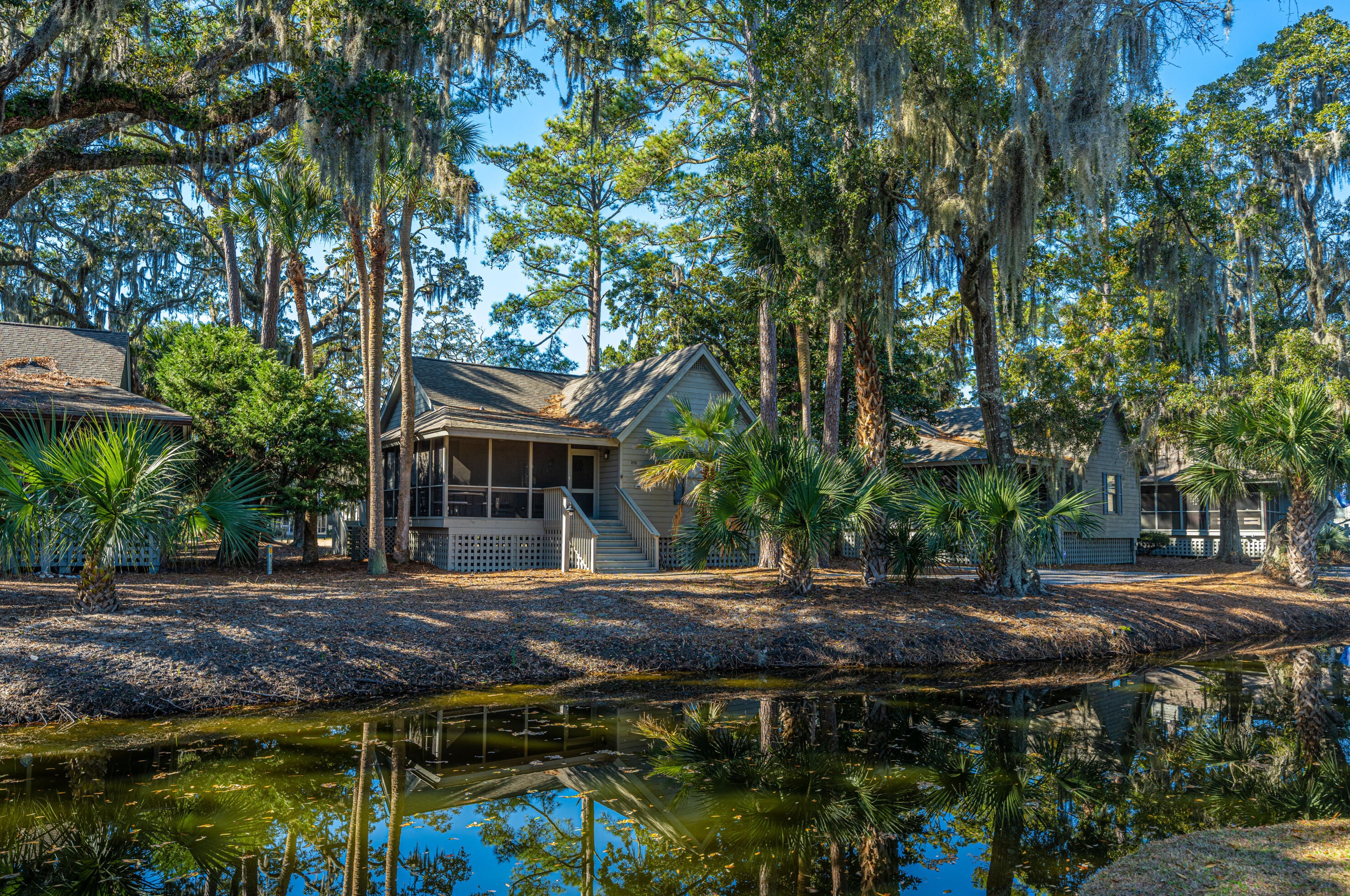 898 Fairway Dr, Edisto SC  29438-3647 exterior