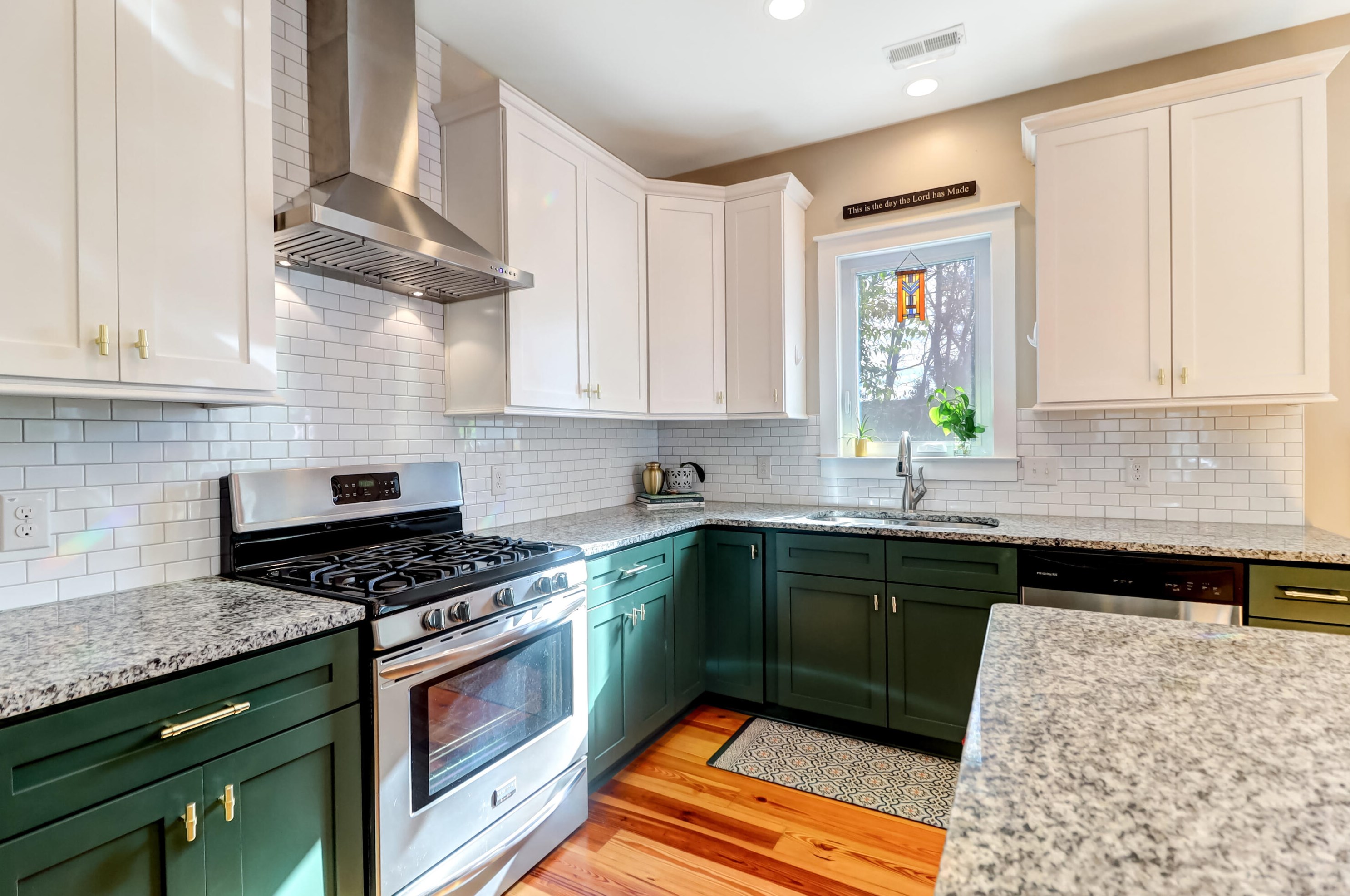 5304 Hartford Cir, Charleston SC  29405-4122 exterior