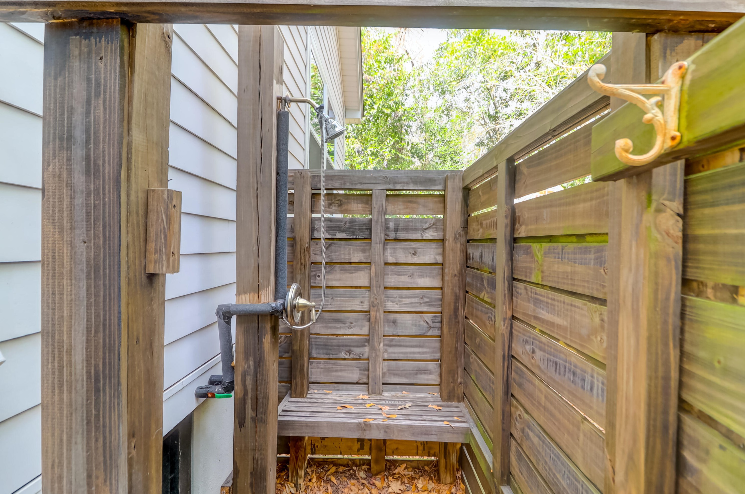 5304 Hartford Cir, Charleston SC  29405-4122 exterior