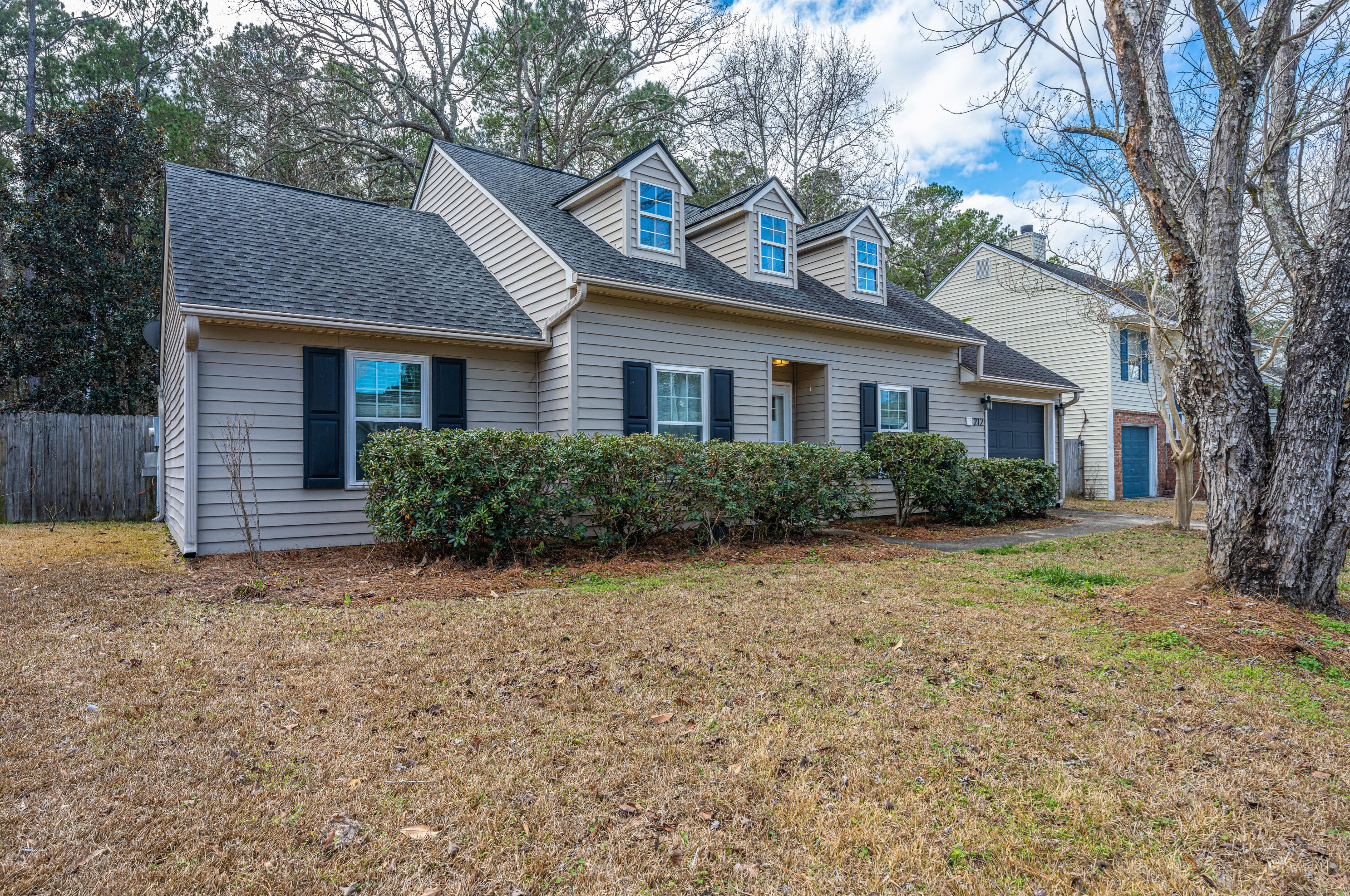 212 Apache Dr, Summerville, SC 29483-9232