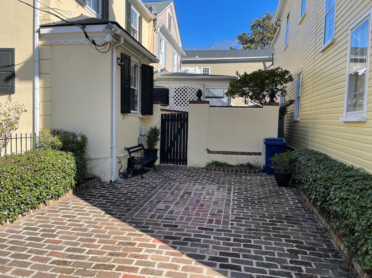 2 Limehouse St, Charleston SC  29401-2306 exterior