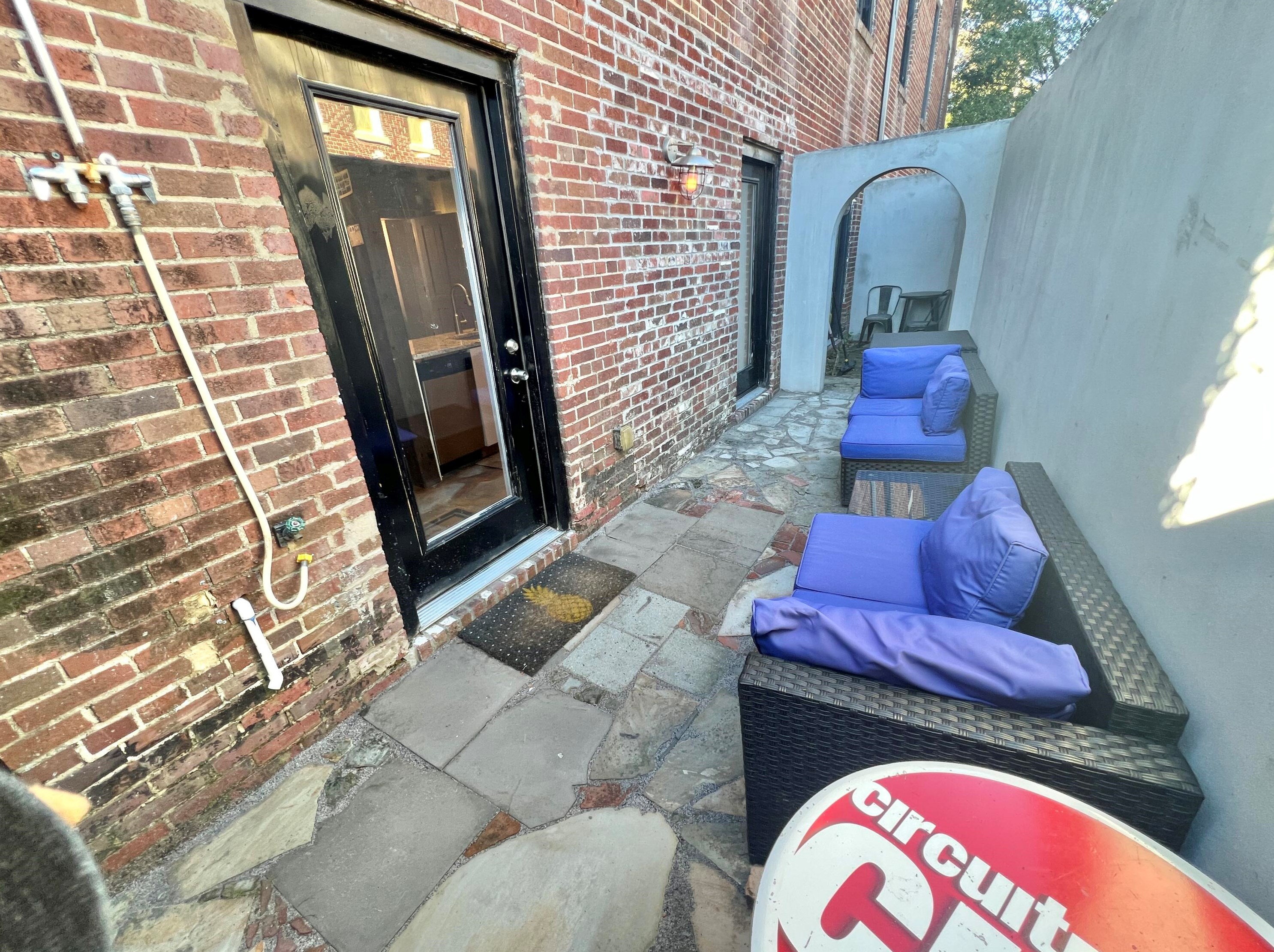 2 Francis St, Charleston SC  29403-4977 exterior