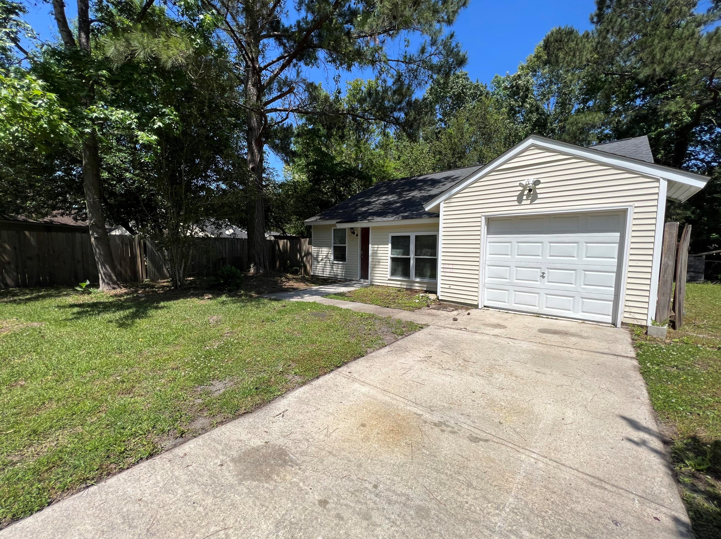 107 Lantern Ct, Ladson, SC 29456
