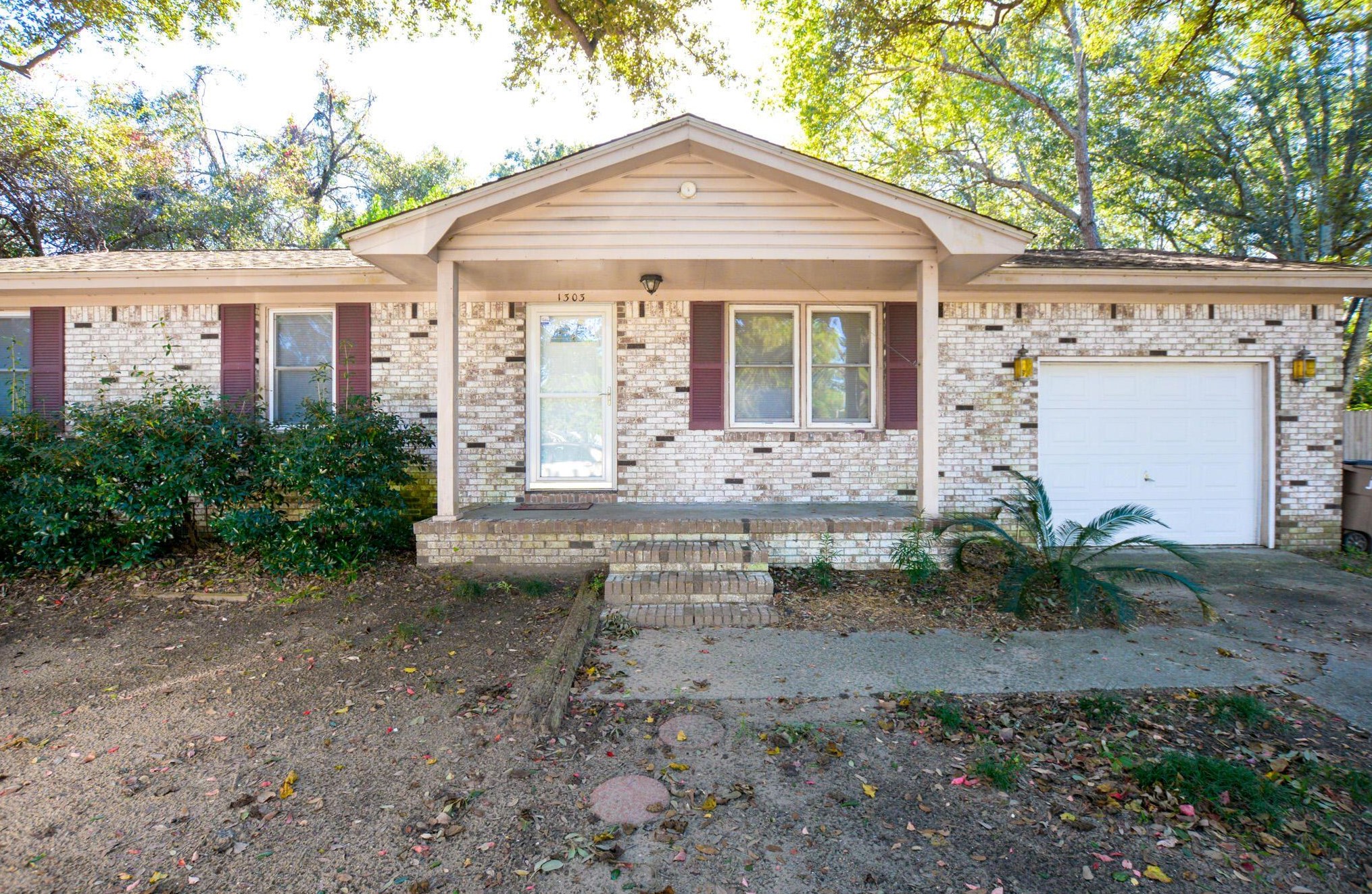 1303 Camp Rd, Charleston, SC 29412