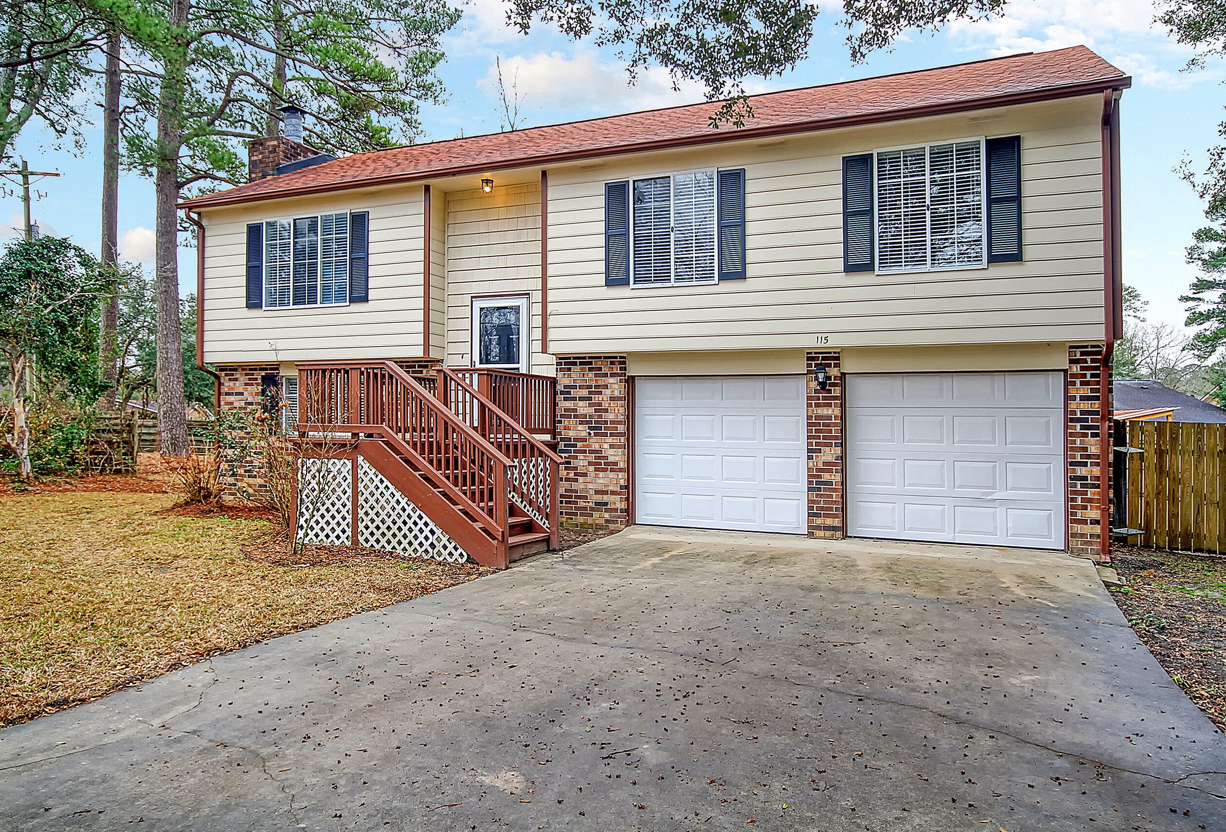 115 Garbon Dr, Summerville SC  29485-7425 exterior