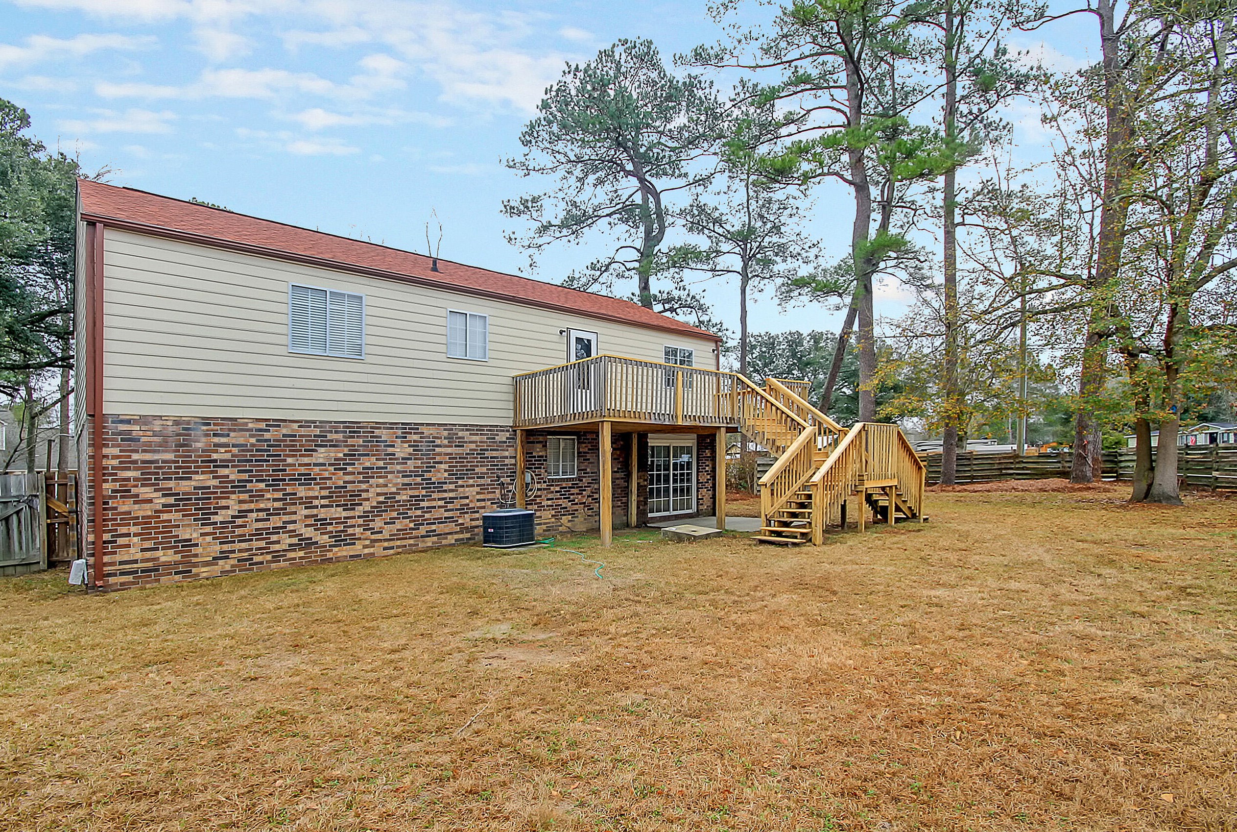 115 Garbon Dr, Summerville SC  29485-7425 exterior