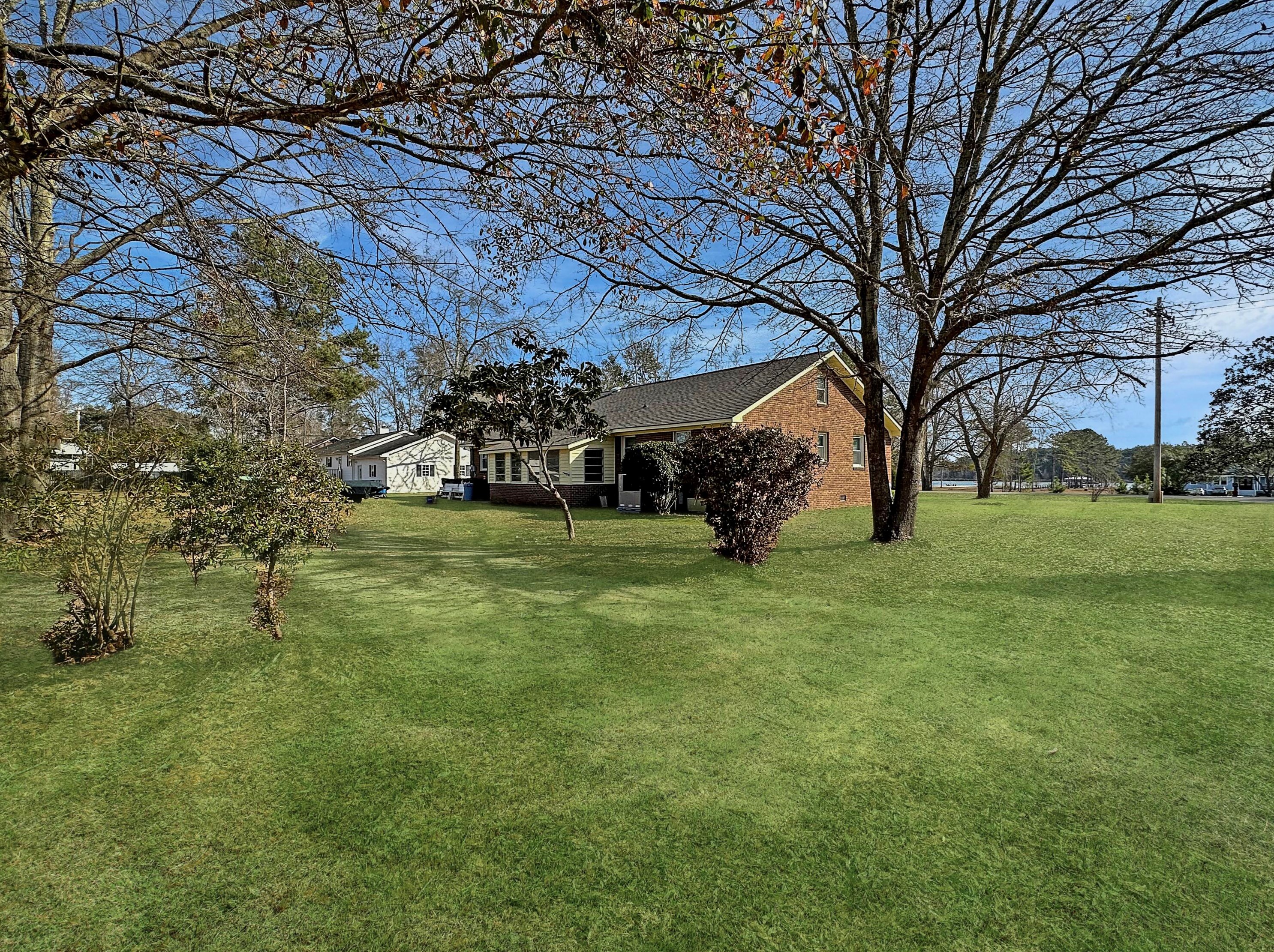 1605 Pinopolis Rd, Moncks Corner SC  29461-5921 exterior