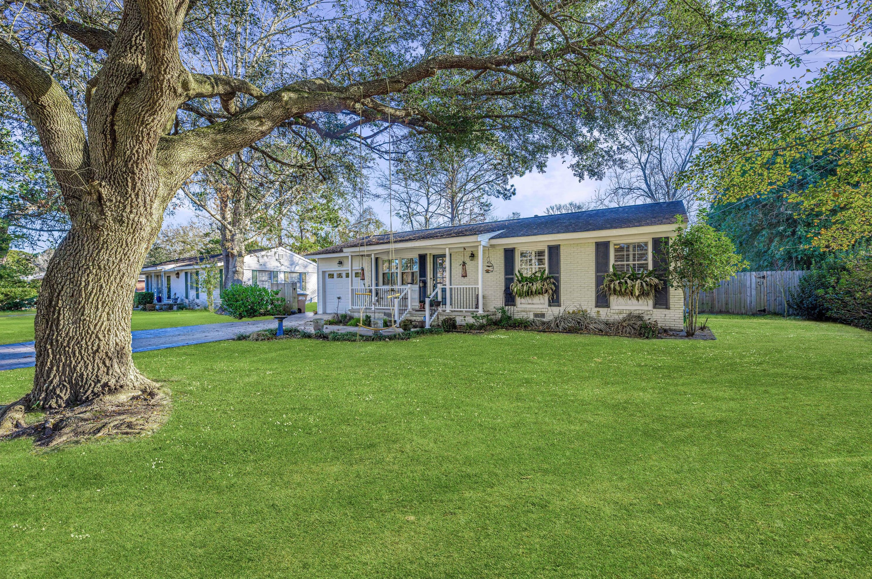 528 Carpenter St, Charleston, SC 29412-2707