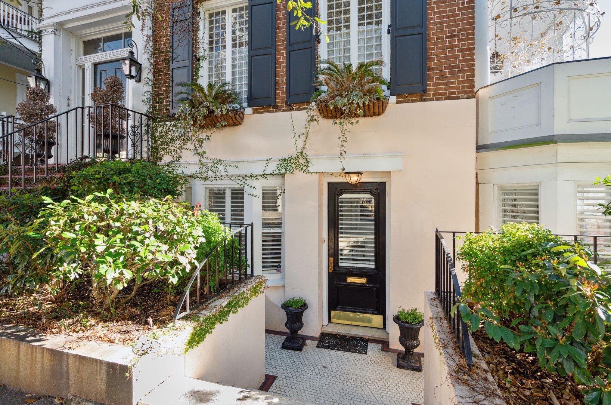 55 Hasell St, Charleston SC  29401-1640 exterior