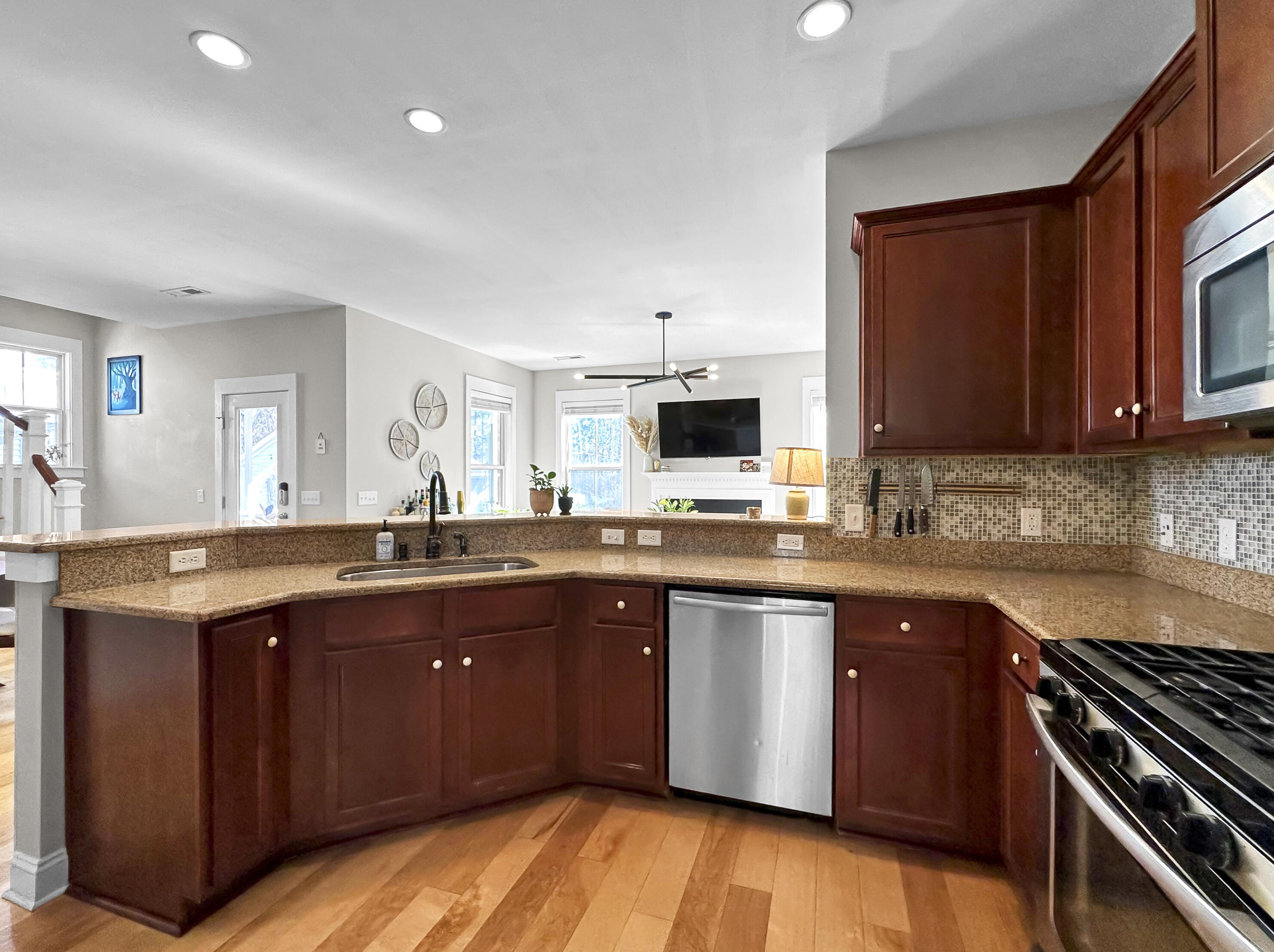 2565 Rutherford Way, Charleston SC  29414-6666 exterior