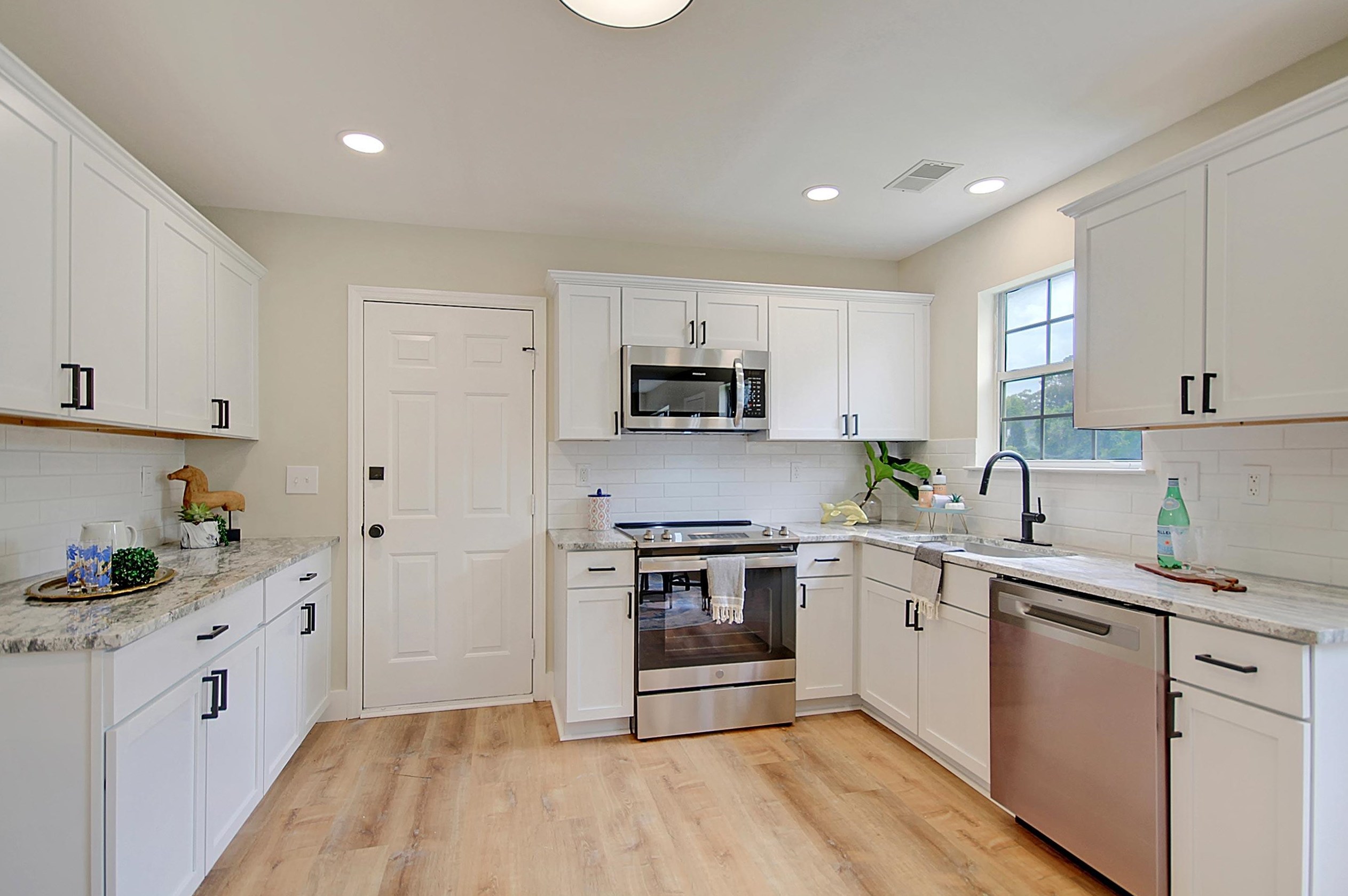 8653 Laurel Grove Ln, Charleston SC  29420-6814 exterior