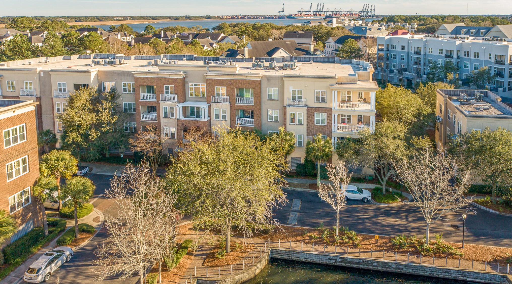 200 River Landing Dr, Charleston SC  29492-8282 exterior