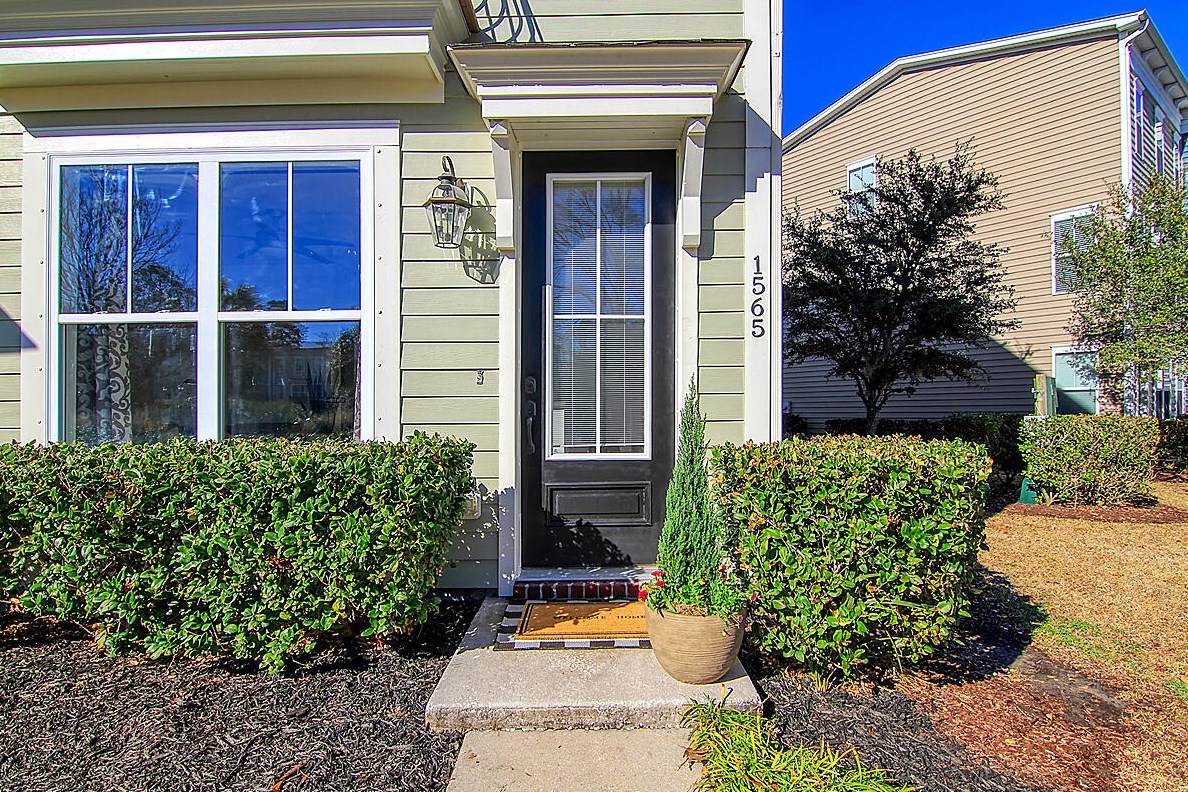 1565 Bluewater Way, Charleston SC  29414-7925 exterior