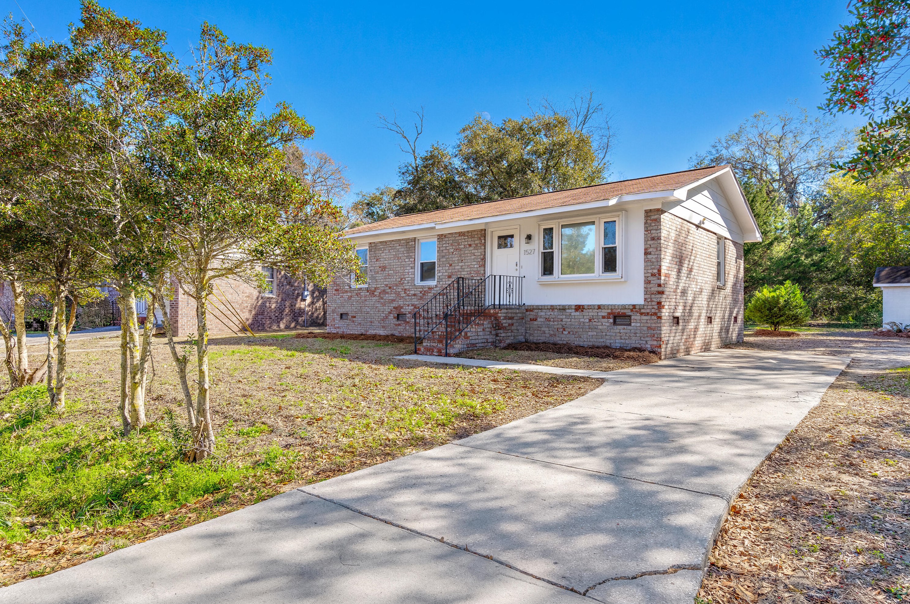 1527 Seacroft Rd, Charleston, SC 29412-8125