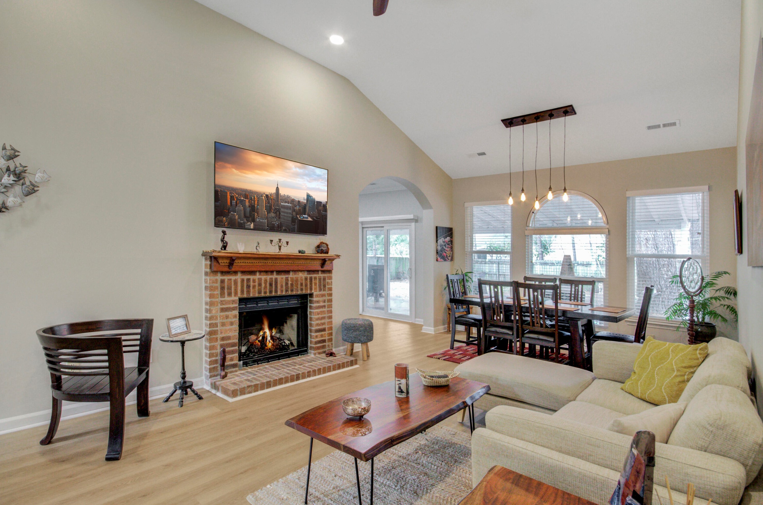 102 Candover Ct, Summerville SC  29485-4089 exterior