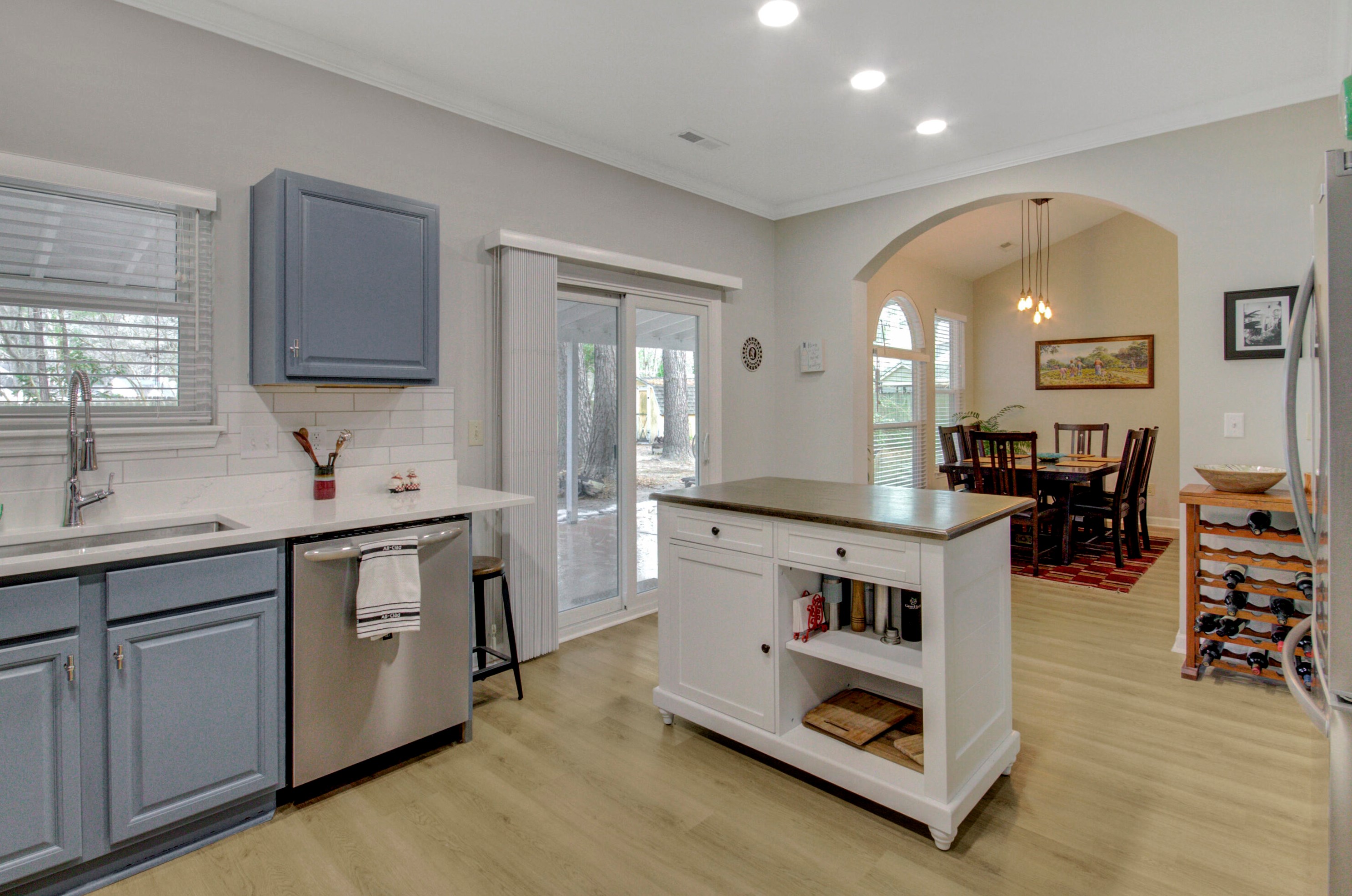 102 Candover Ct, Summerville SC  29485-4089 exterior