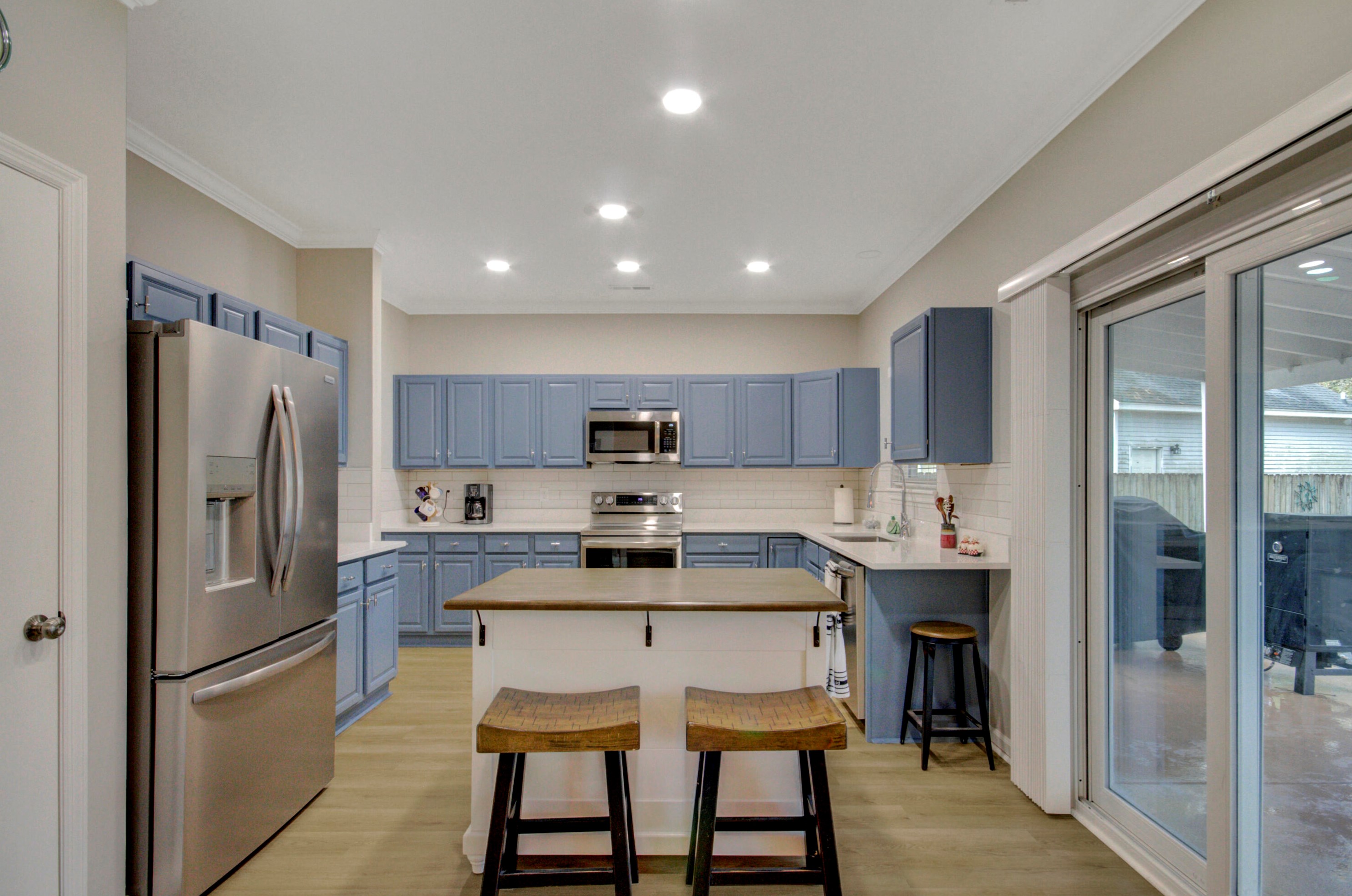 102 Candover Ct, Summerville SC  29485-4089 exterior