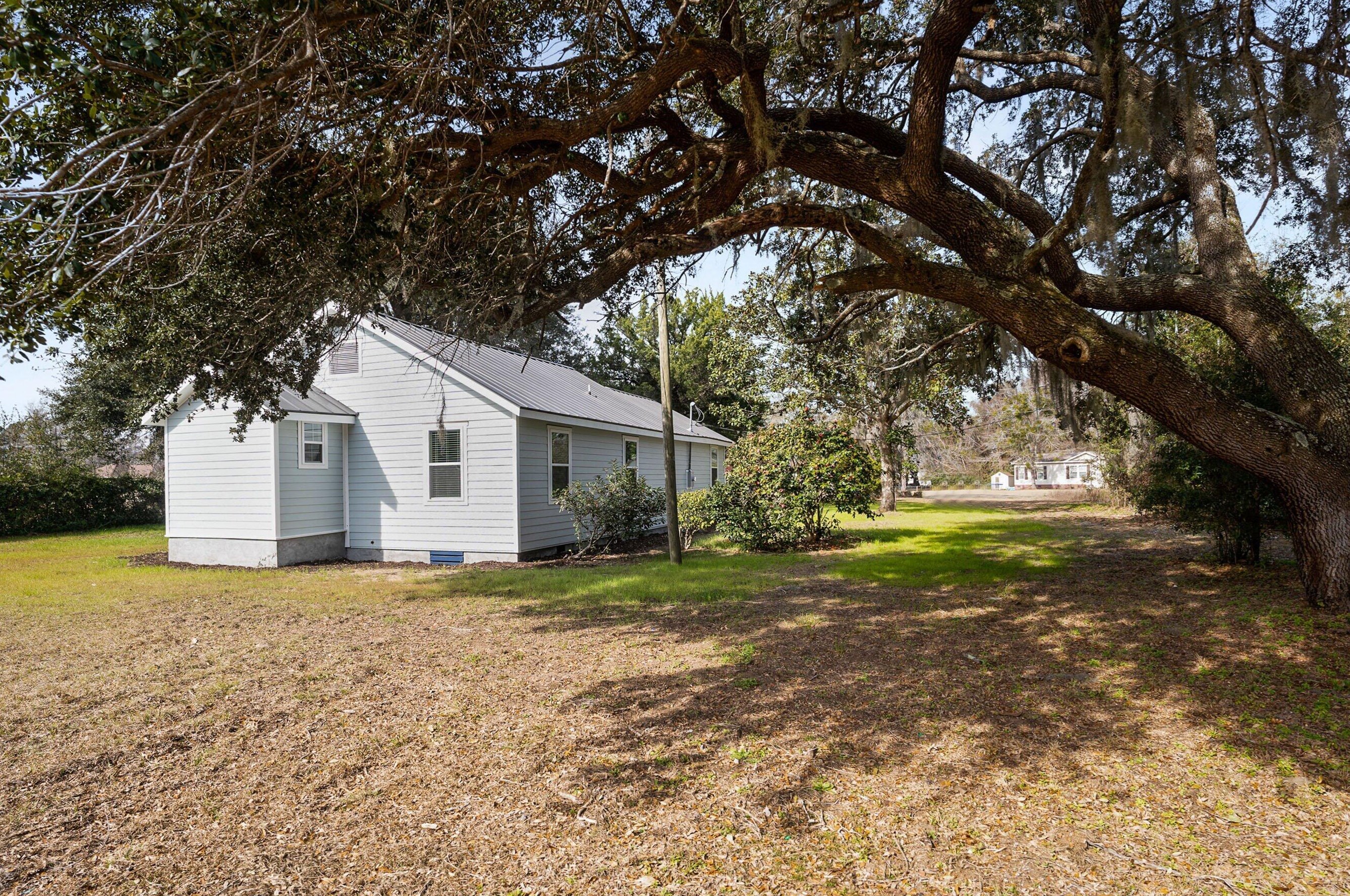 913 Seaside Rd, Saint Helena SC  29920-6518 exterior