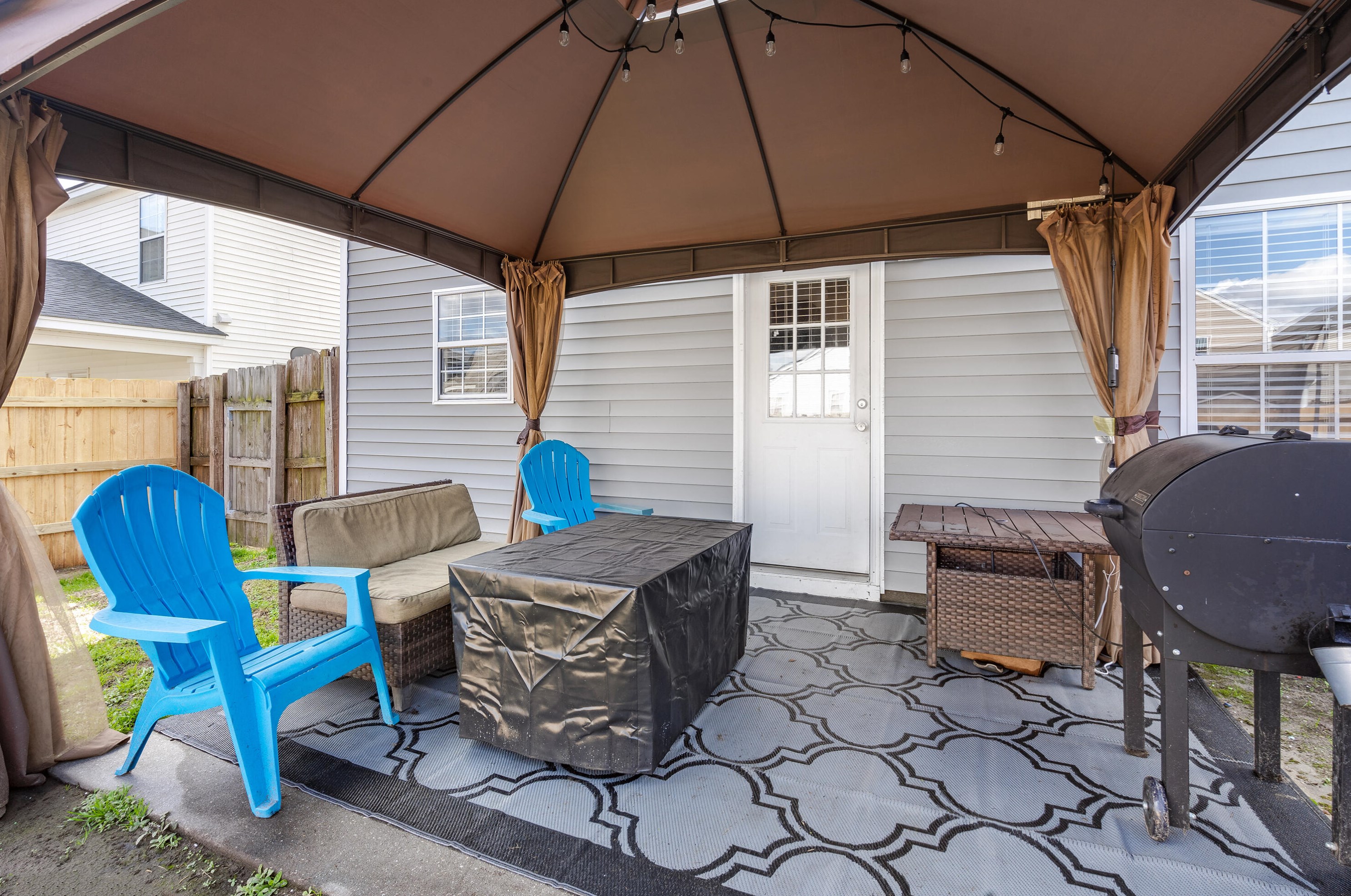 2012 Bearclaw Dr, Charleston SC  29445-4748 exterior